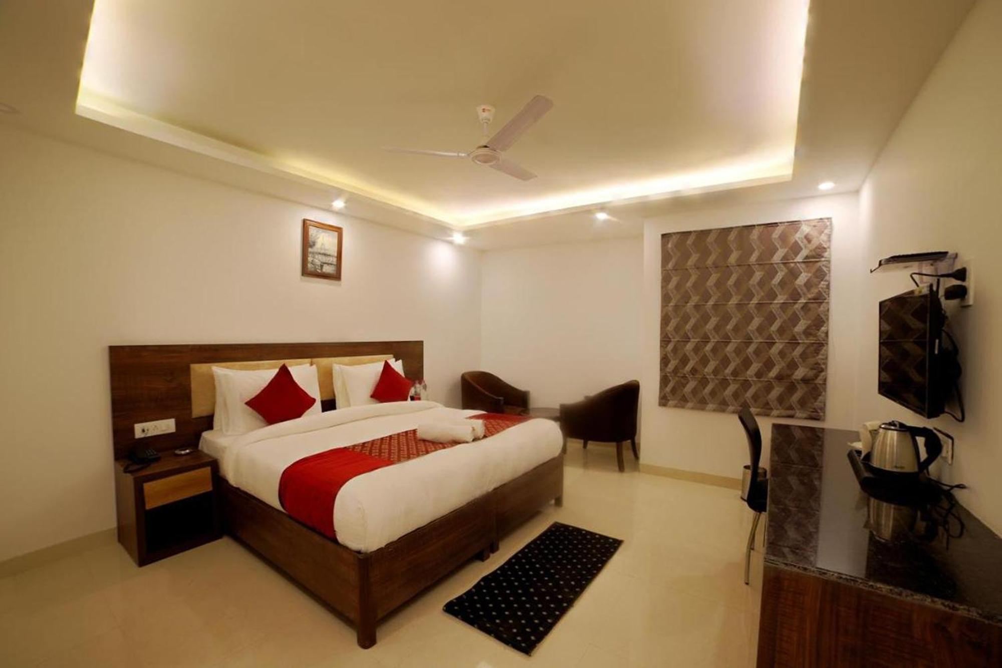 Peridot Near Igi Delhi Airport 3*