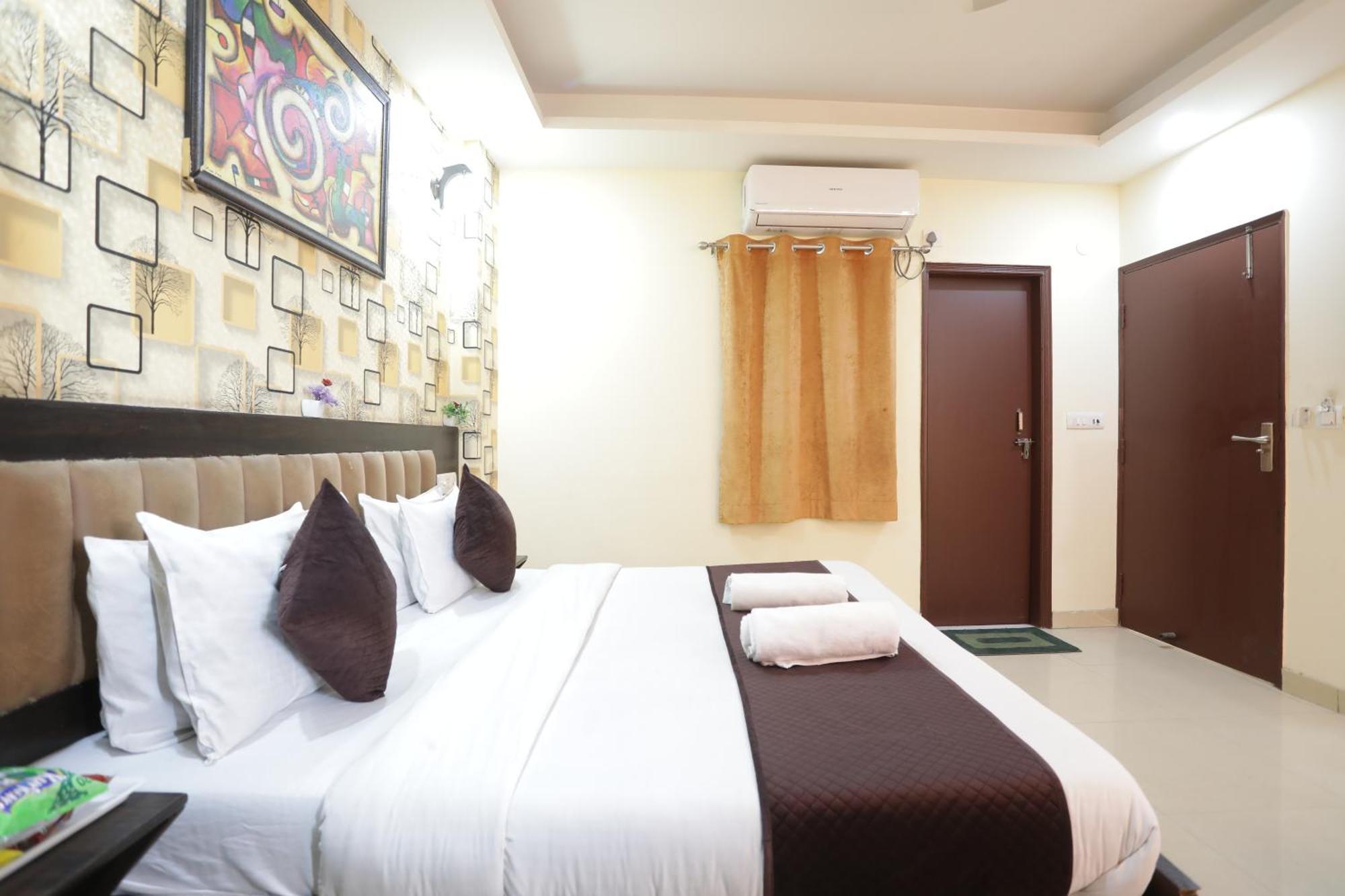 Hotel Royal Sky Luxury Near Delhi Airport 3*