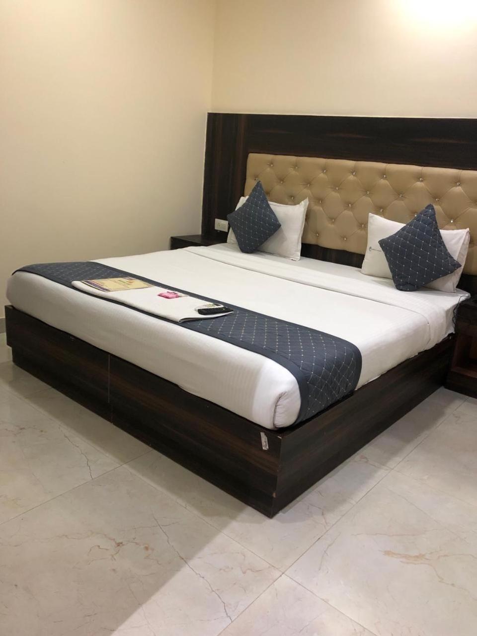 Cozy Cave Hotel New Delhi