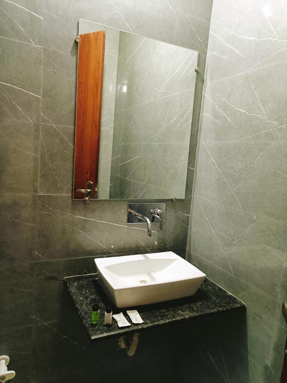 Hotel Aero Stay 3* New Delhi