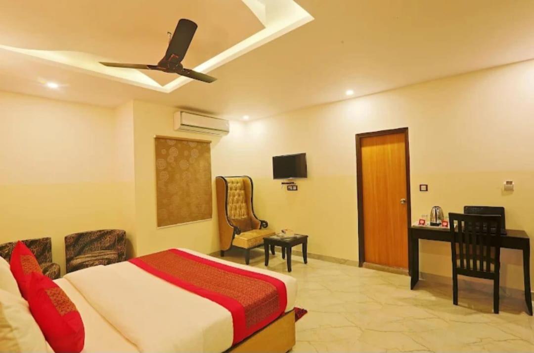 Airport Near Delhi Airport Hotel 3*
