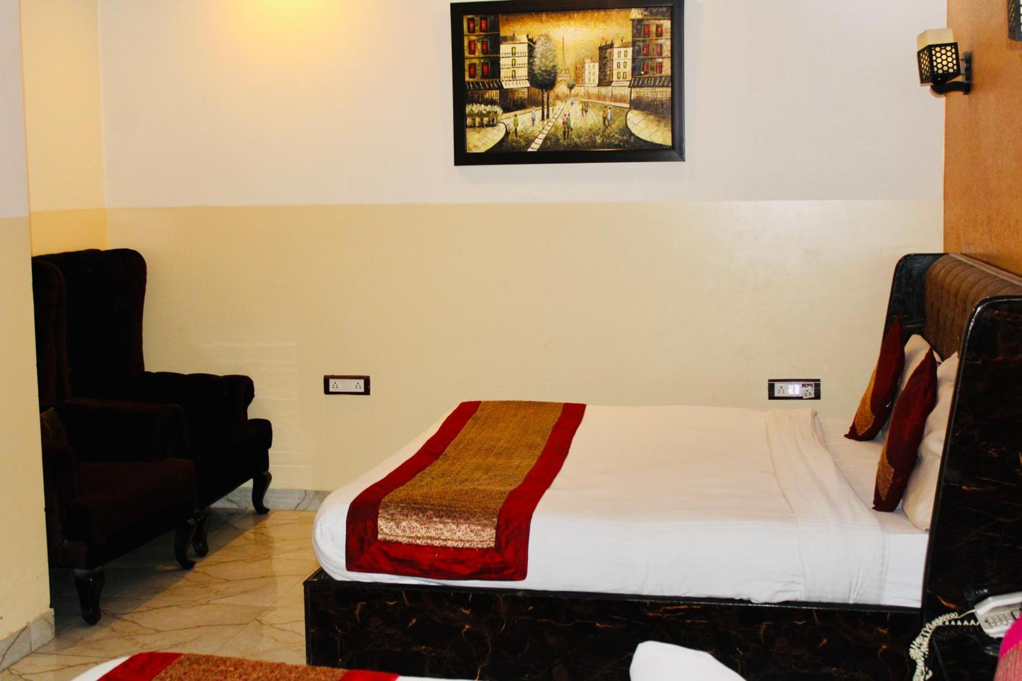 Airport Near Delhi Airport Hotel 3*