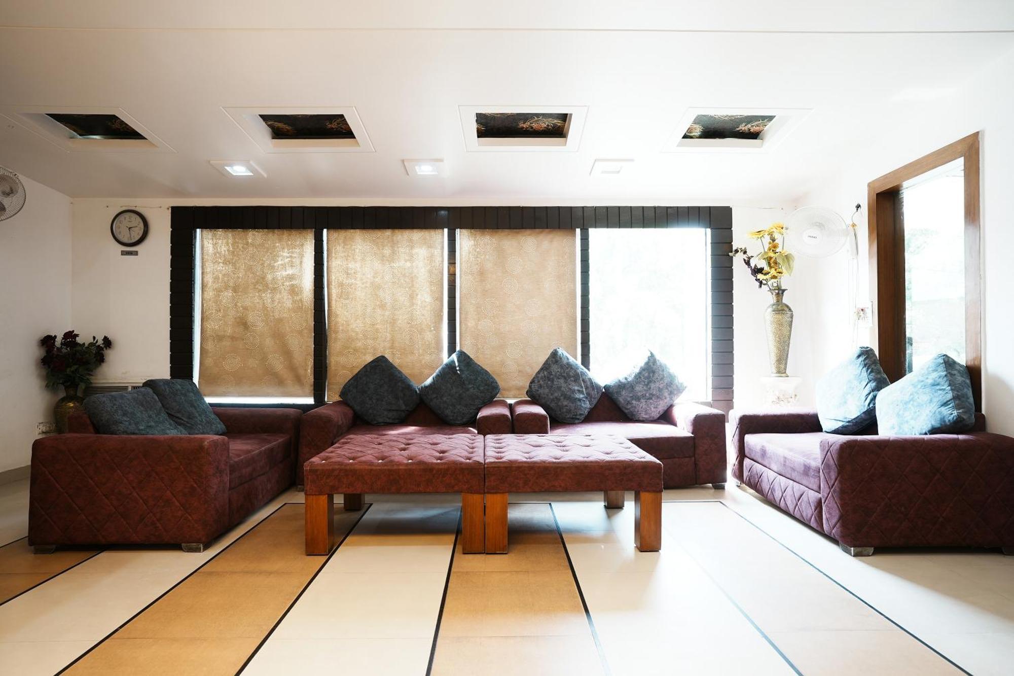 Hotel Om Paradise Near Igi Delhi Airport