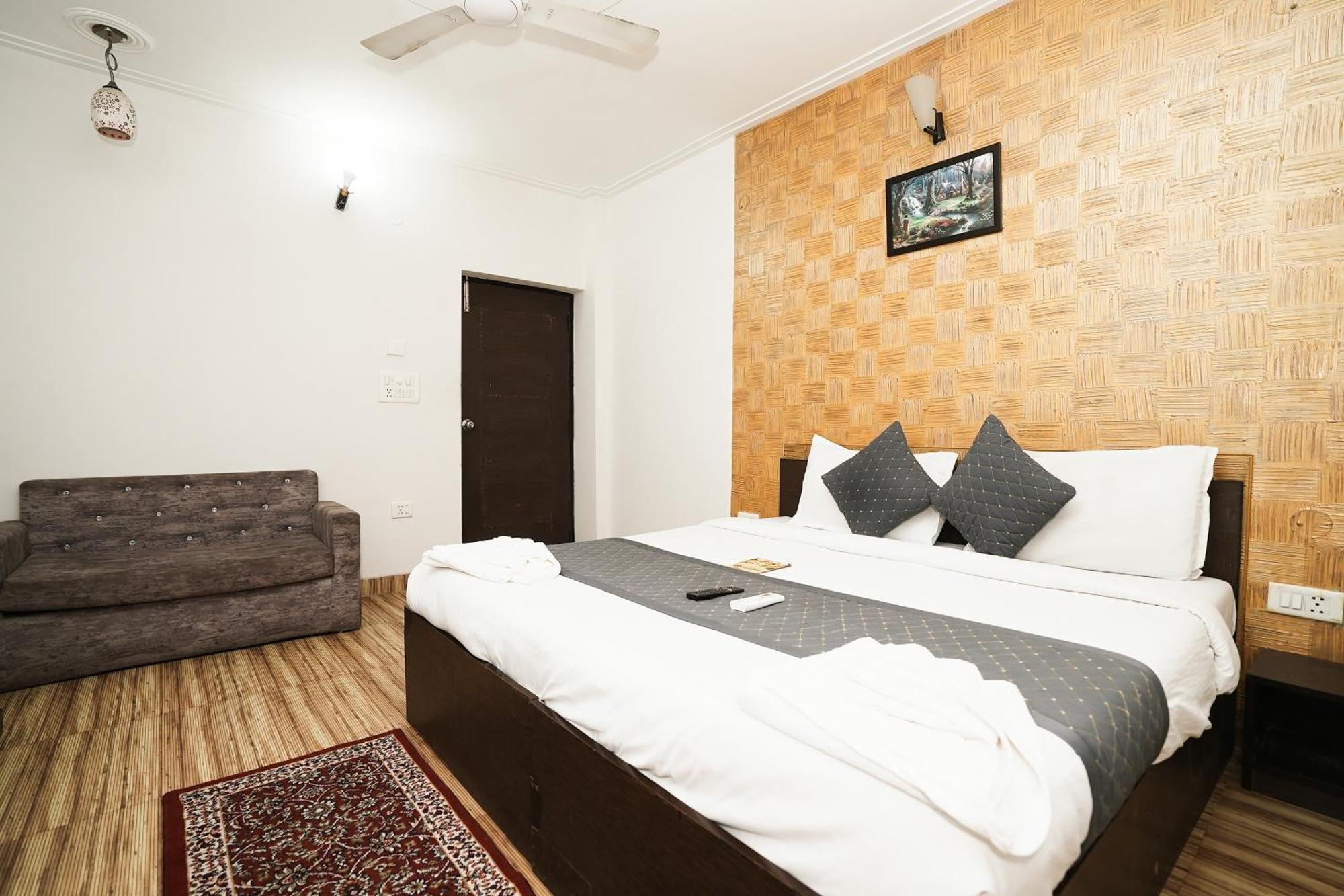 Hotel Om Paradise Near Igi Delhi Airport Nova Deli