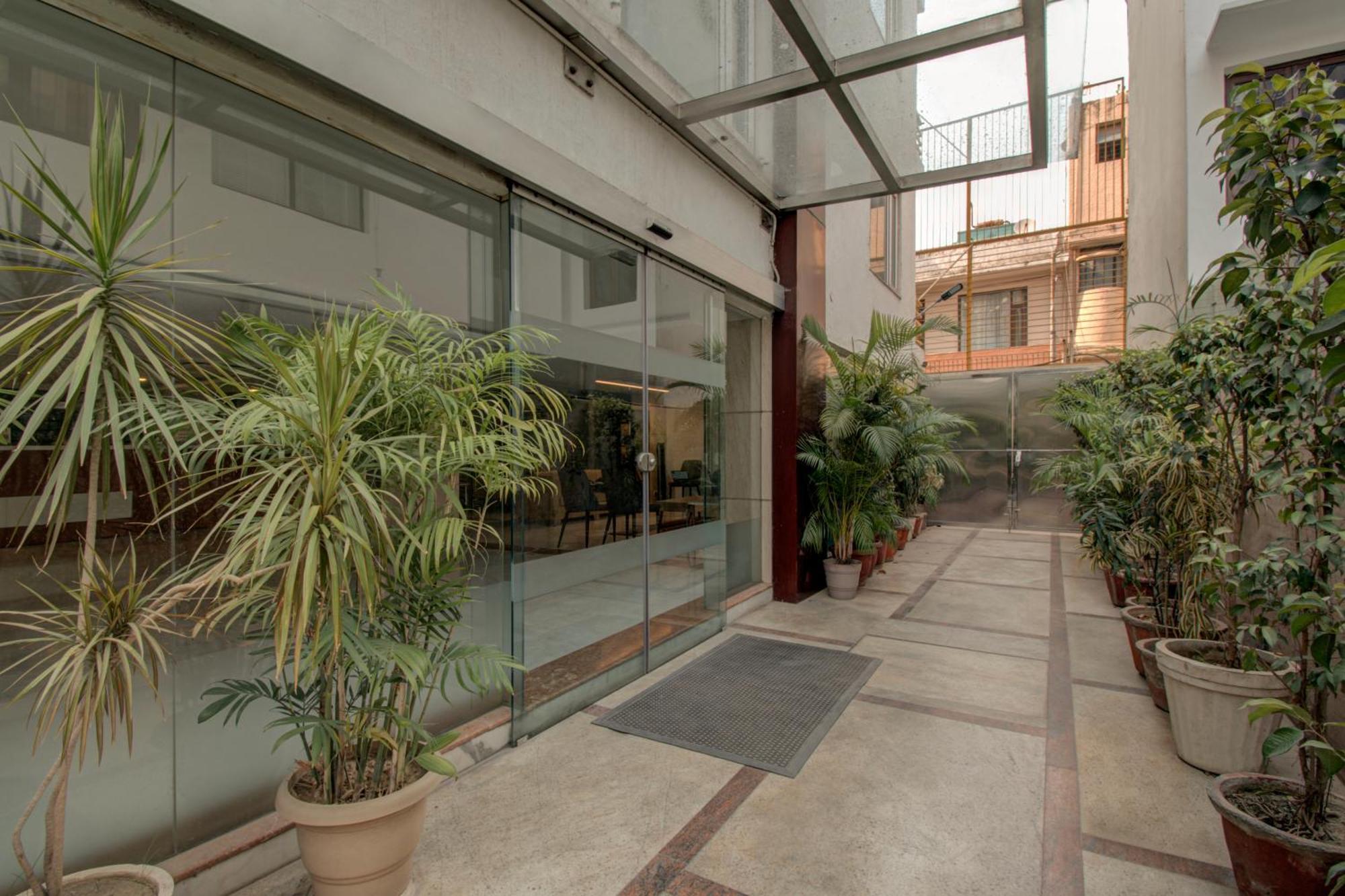 Iris Park Hotel *