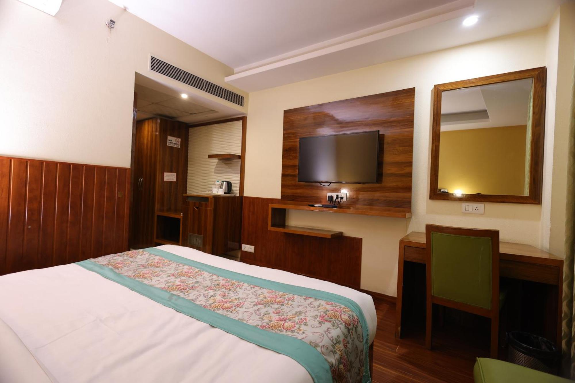 Airport Ramhan Palace Mahipalpur Hotel