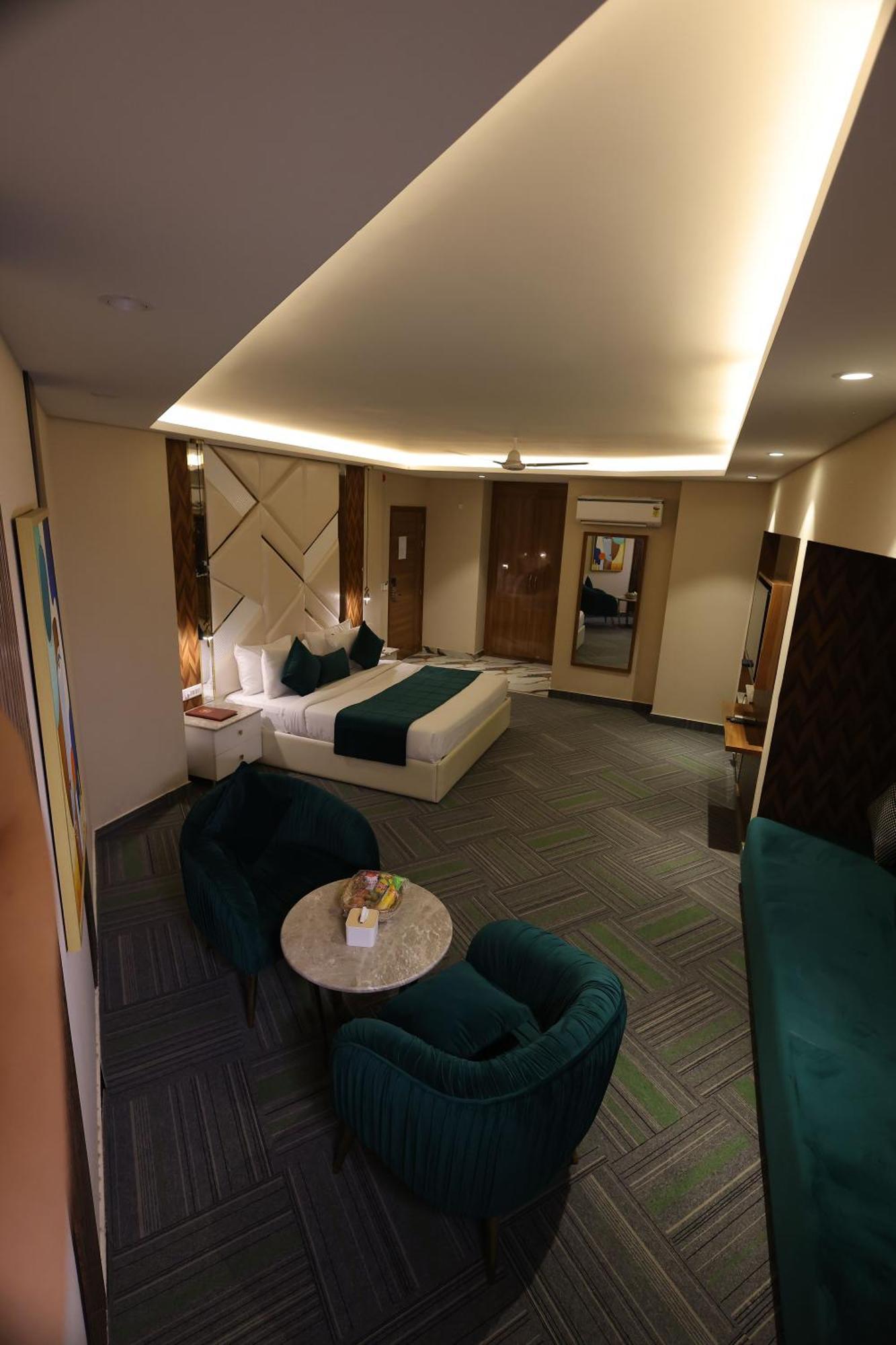 Airport Ramhan Palace Mahipalpur New Delhi