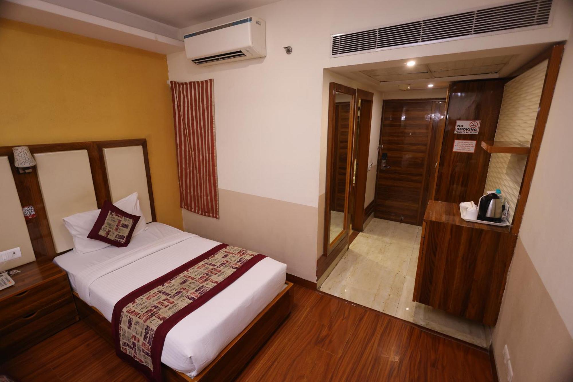 Airport Ramhan Palace Mahipalpur