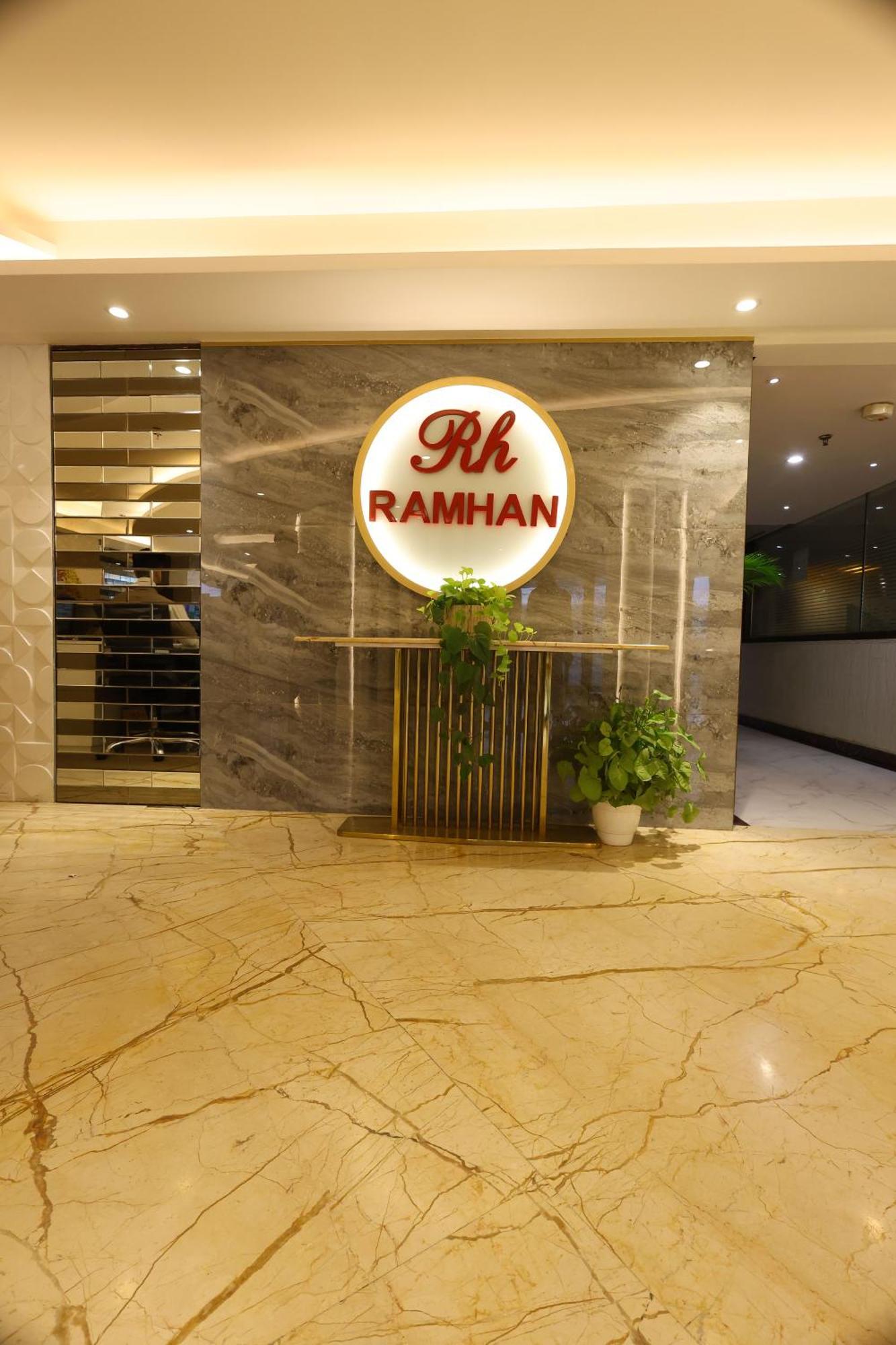 Airport Ramhan Palace Mahipalpur Hotel 4*