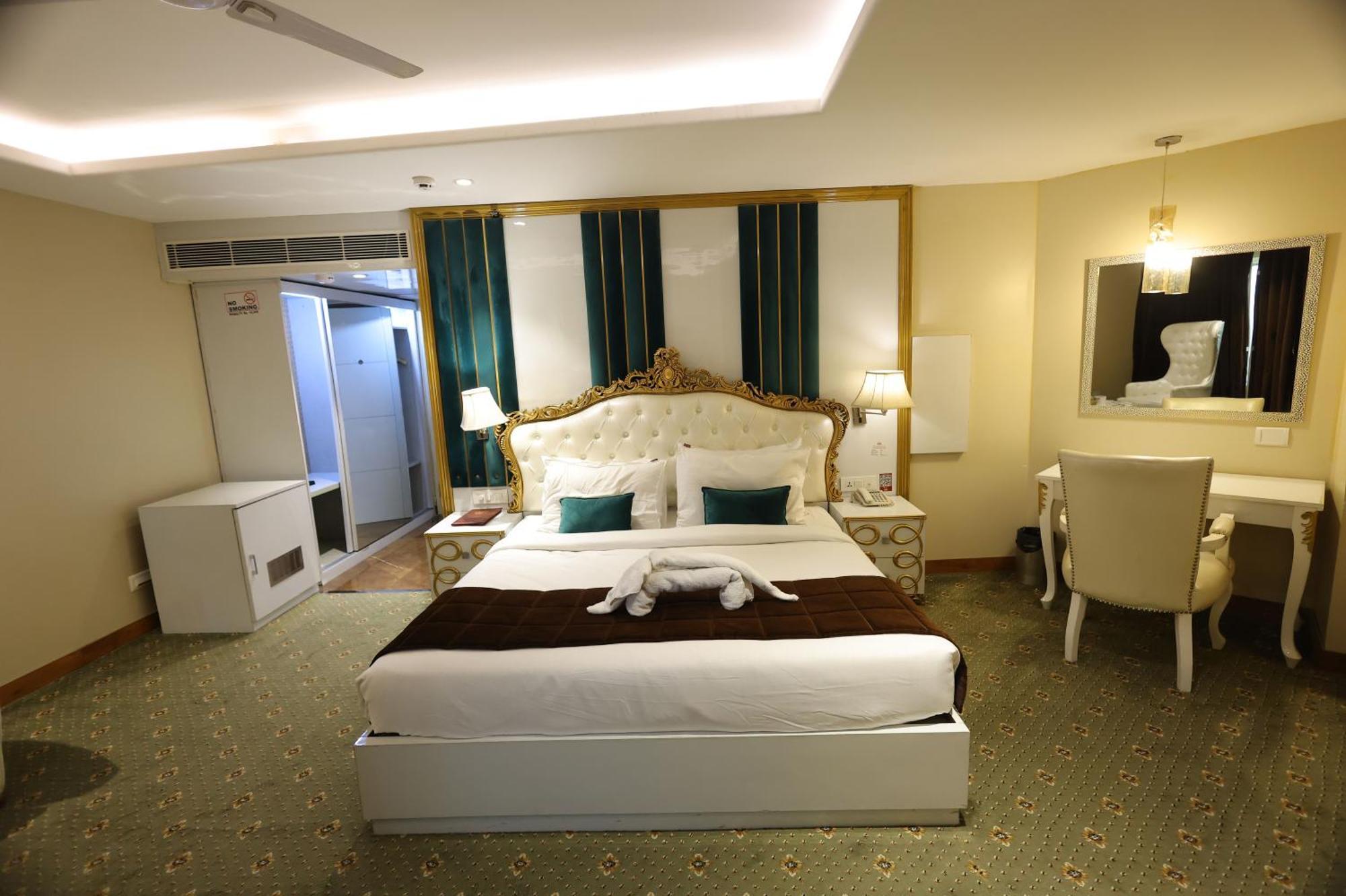 Airport Ramhan Palace Mahipalpur Hotel 4*