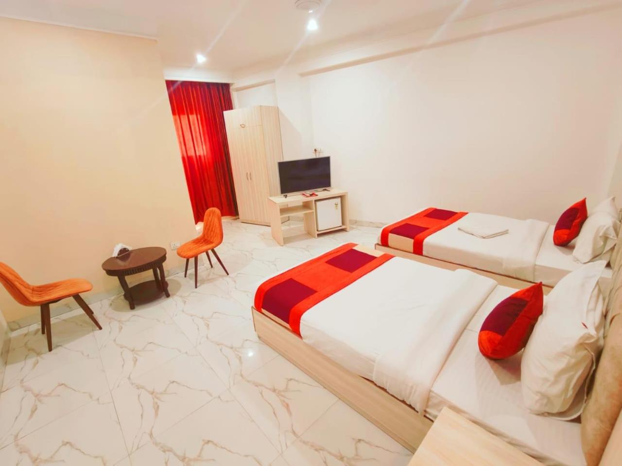 Almora - Near By Delhi International Airport - With Free Airport Pickup And Drop 3*