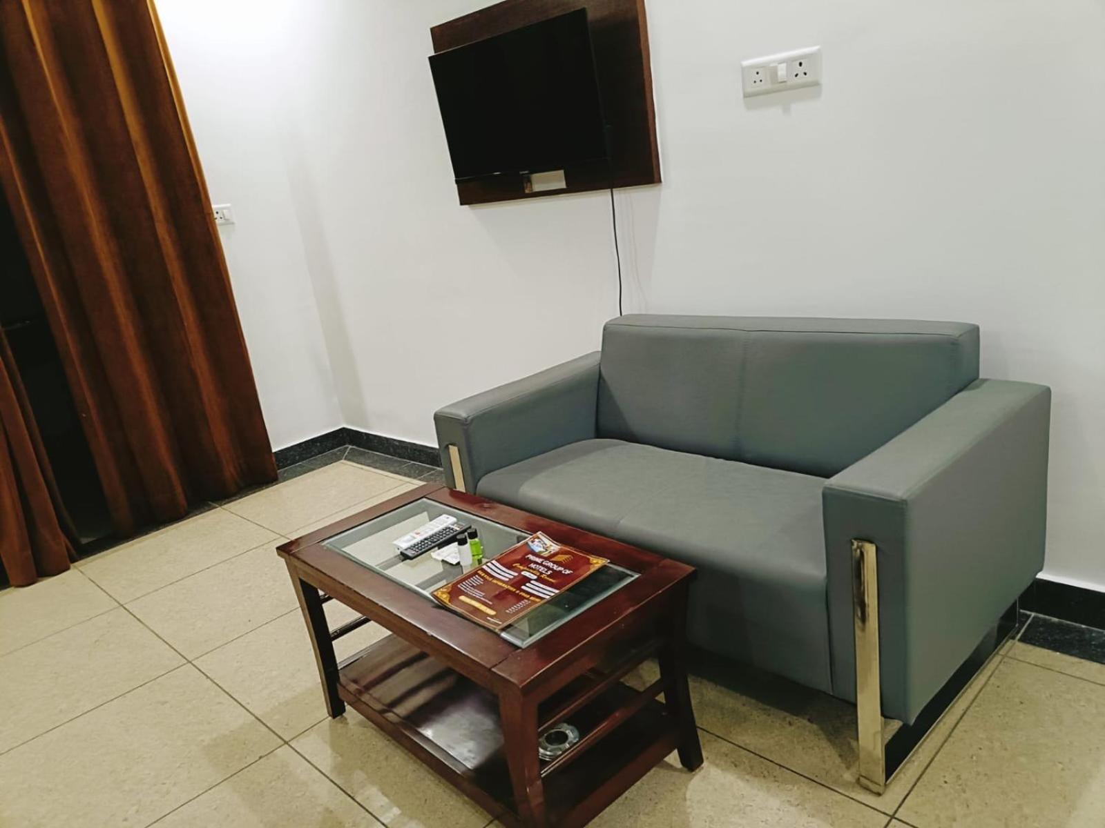 Ambs Plaza Near Igi Airport Delhi Nova Deli