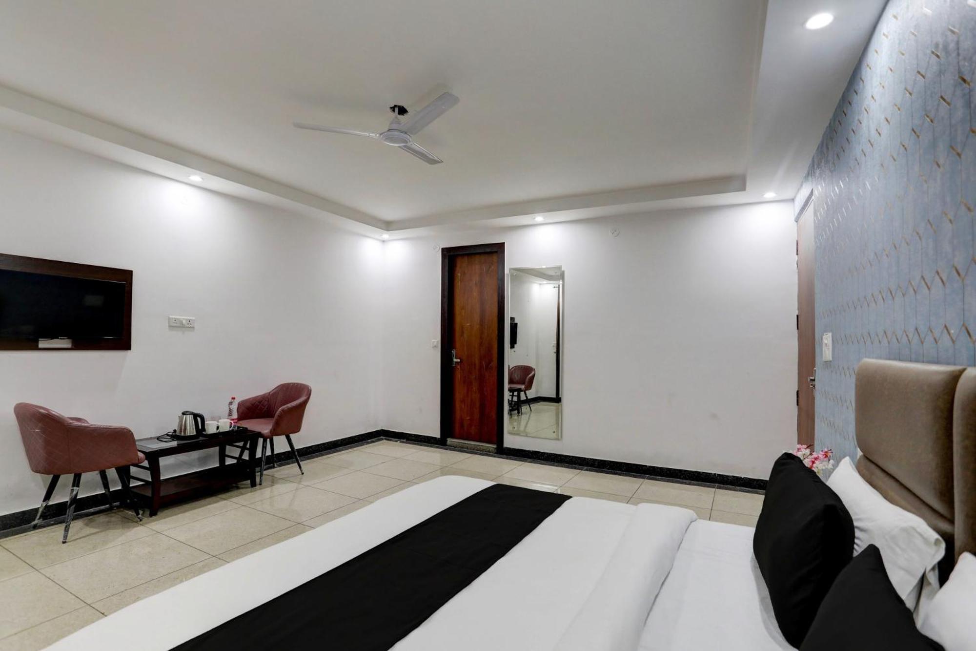 Ambs Plaza Near Igi Airport Delhi Hotel 4*