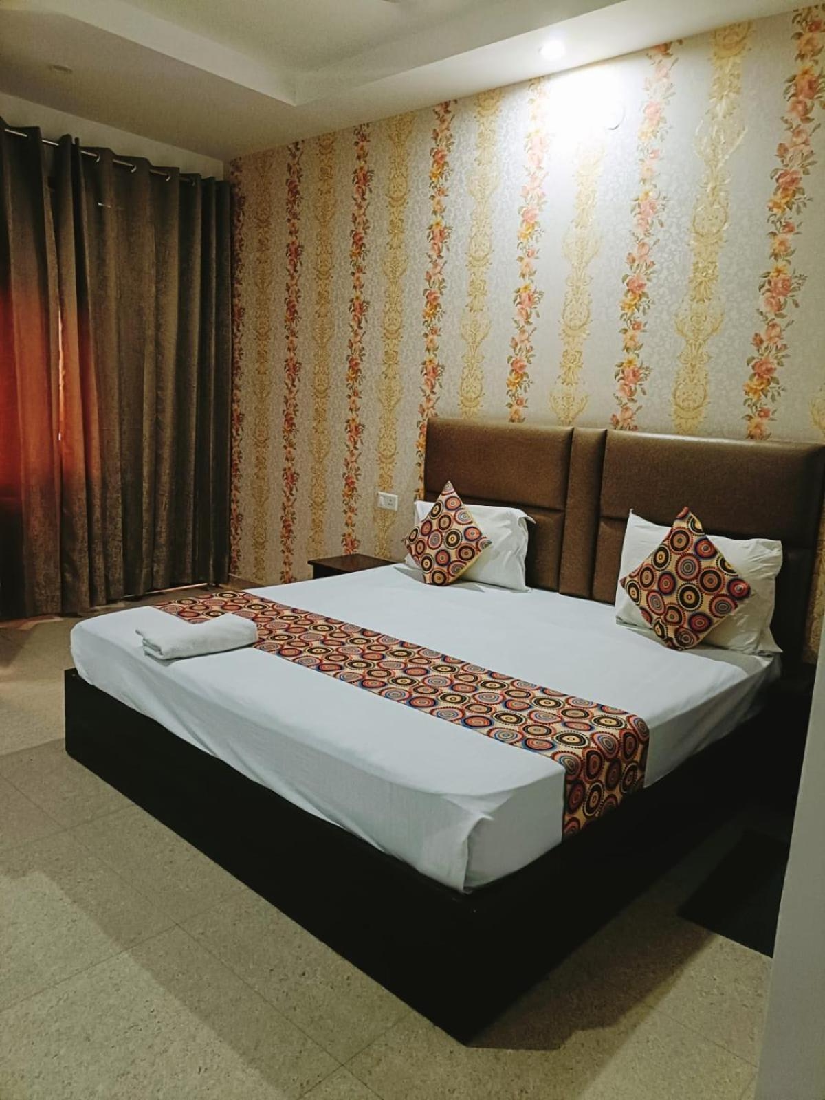 Hotel Ambs Plaza Near Igi Airport Delhi