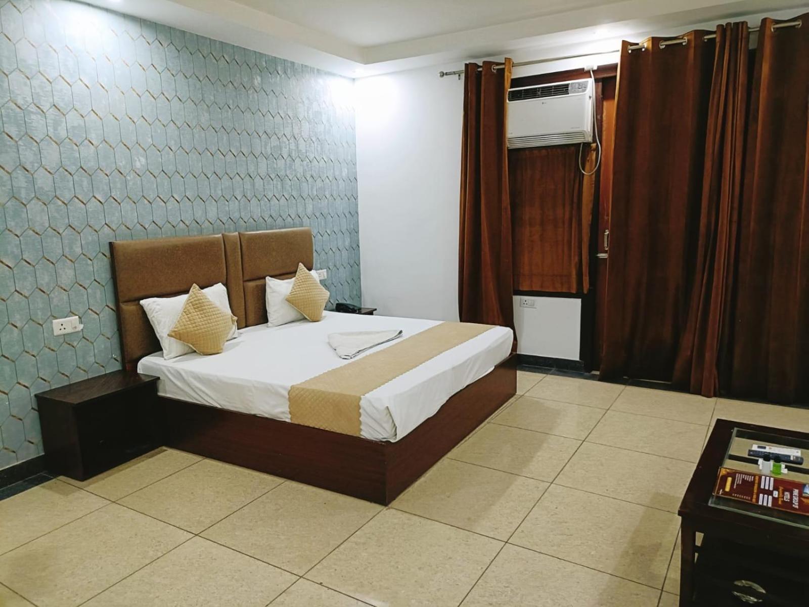 Ambs Plaza Near Igi Airport Delhi Hotel 4*