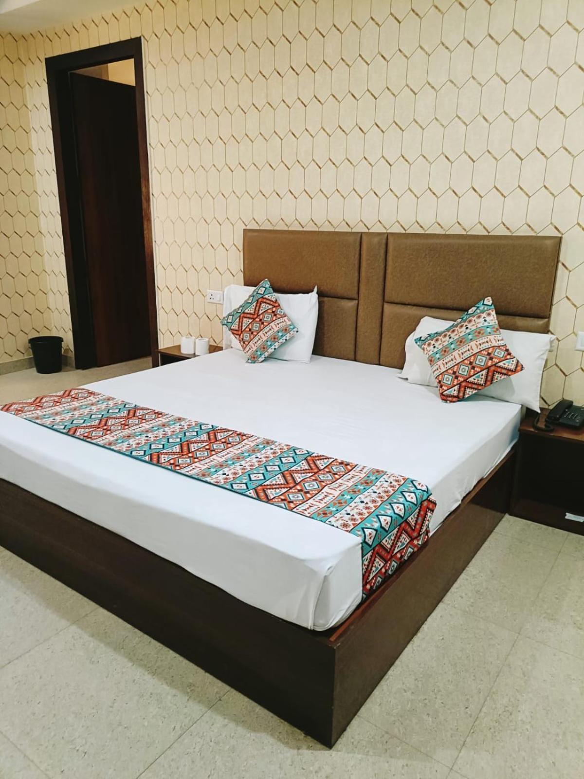 Ambs Plaza Near Igi Airport Delhi Hotel Nova Deli
