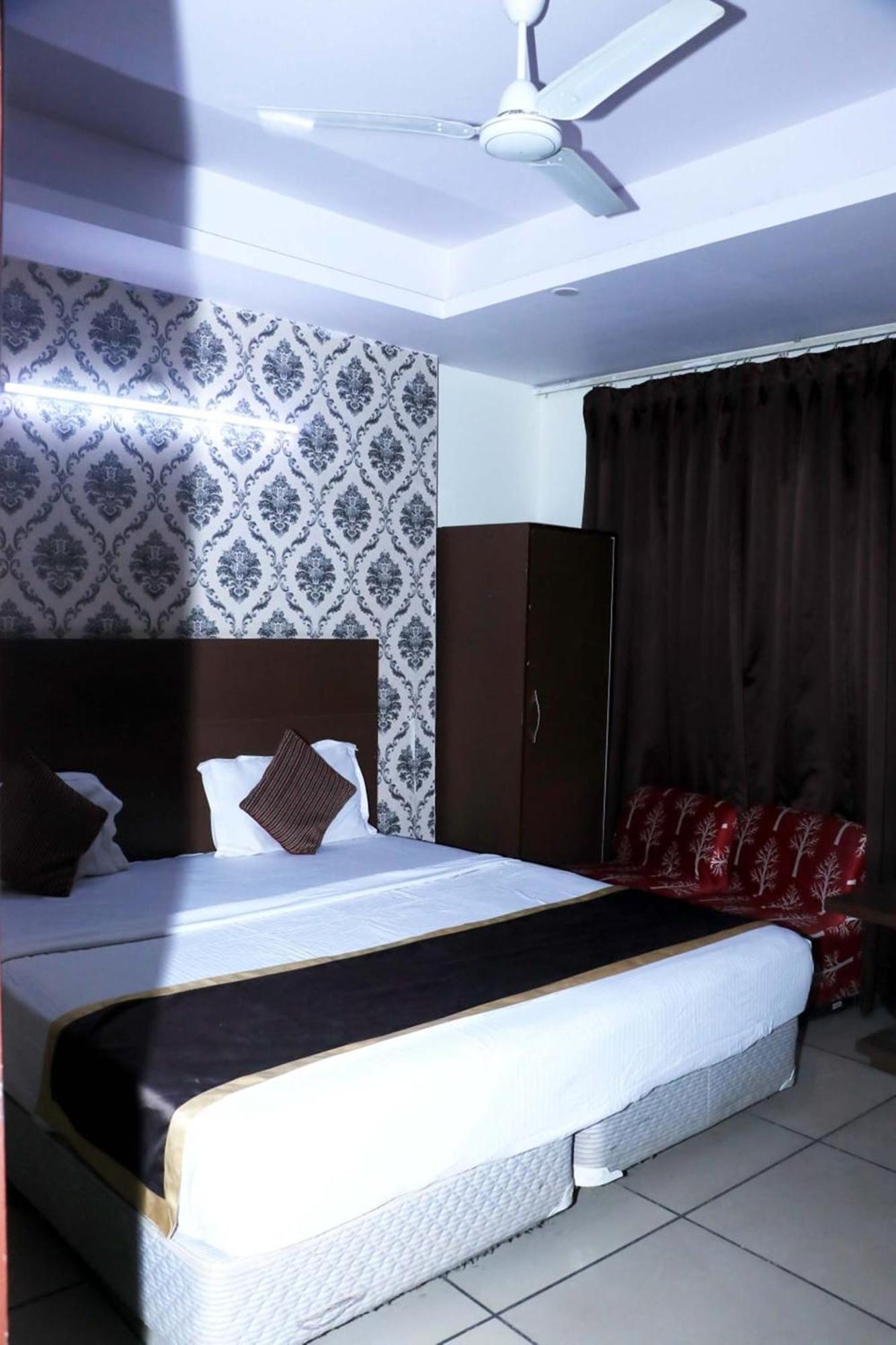 Airport Hotel Edge Home Stay