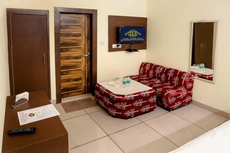 Airport Hotel Edge Home Stay Hotel 3*