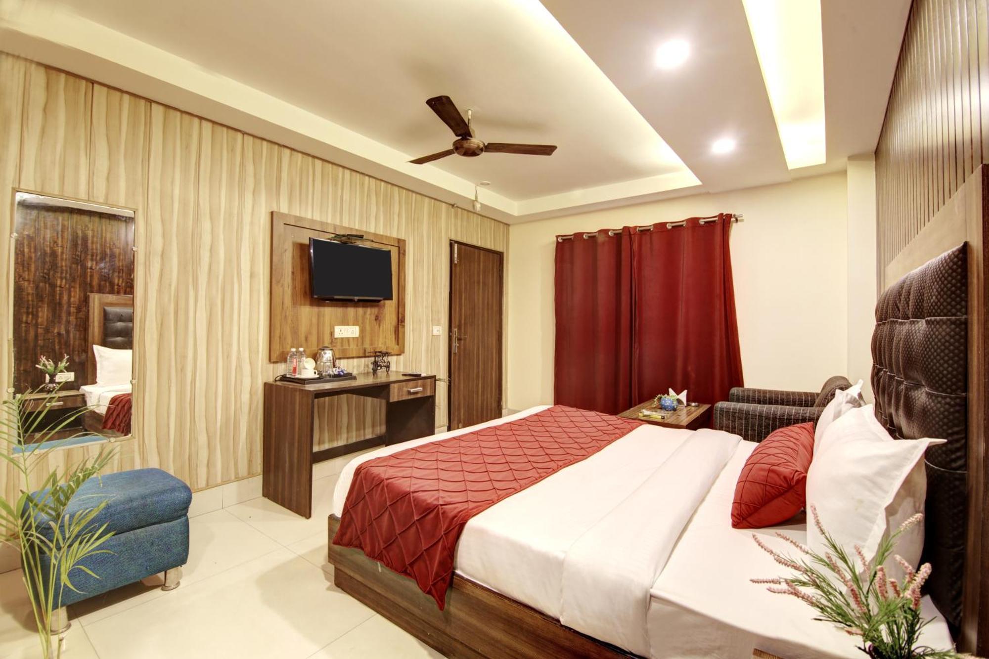 Hotel Smart Signature Delhi Airport 4*