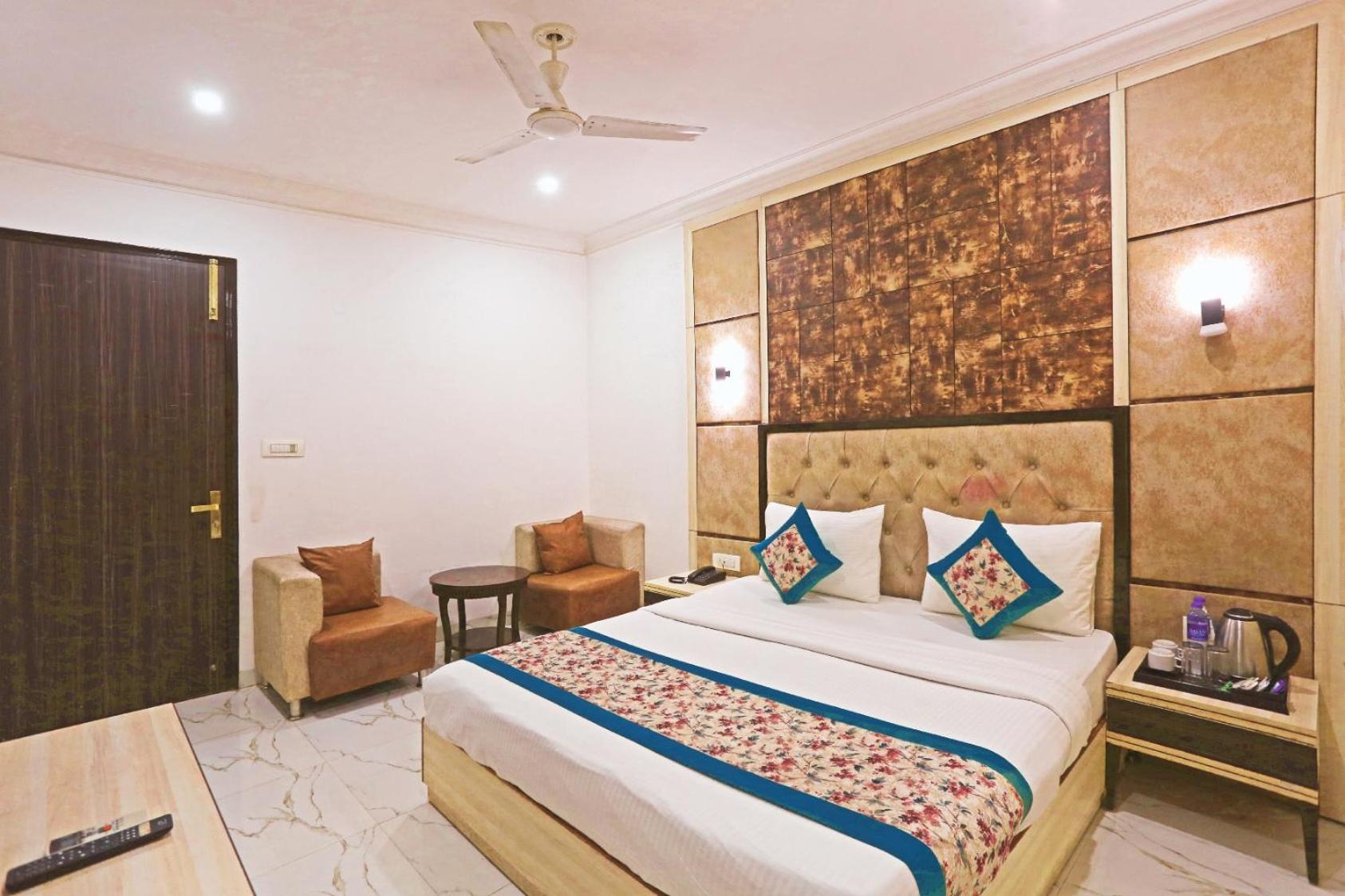 Almora - Near By Delhi International Airport - With Free Airport Pickup And Drop Hotel 3*