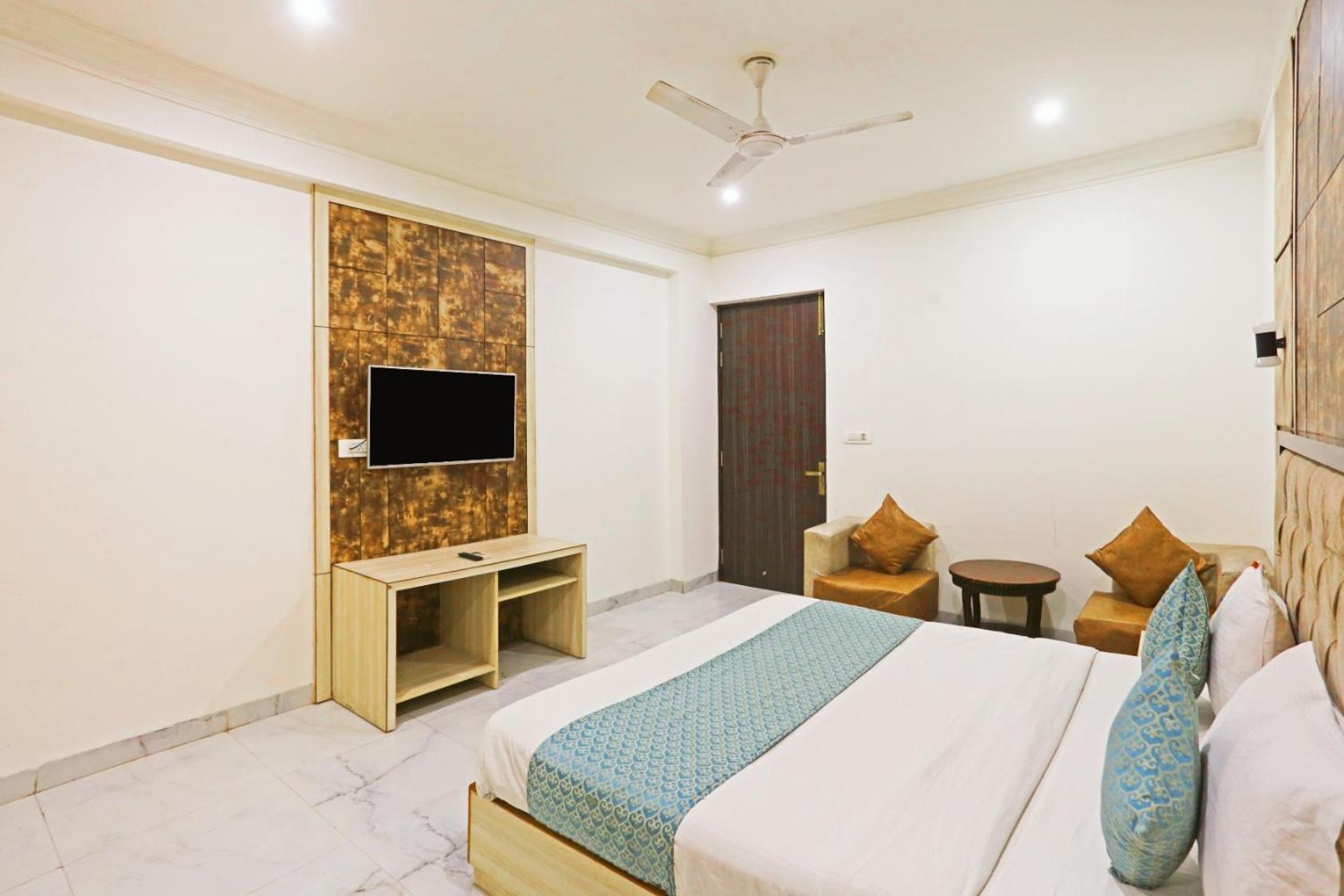 Hotel Almora - Near By Delhi International Airport - With Free Airport Pickup And Drop New Delhi