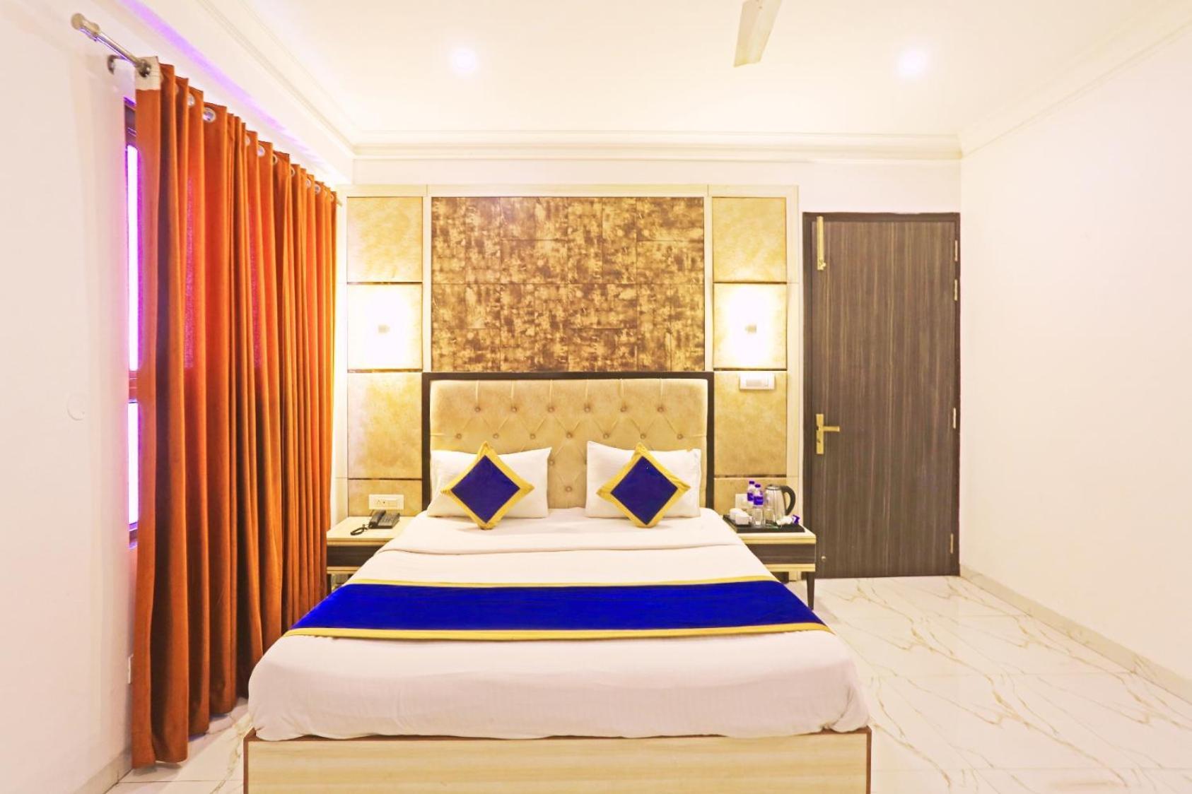 Almora - Near By Delhi International Airport - With Free Airport Pickup And Drop 3*