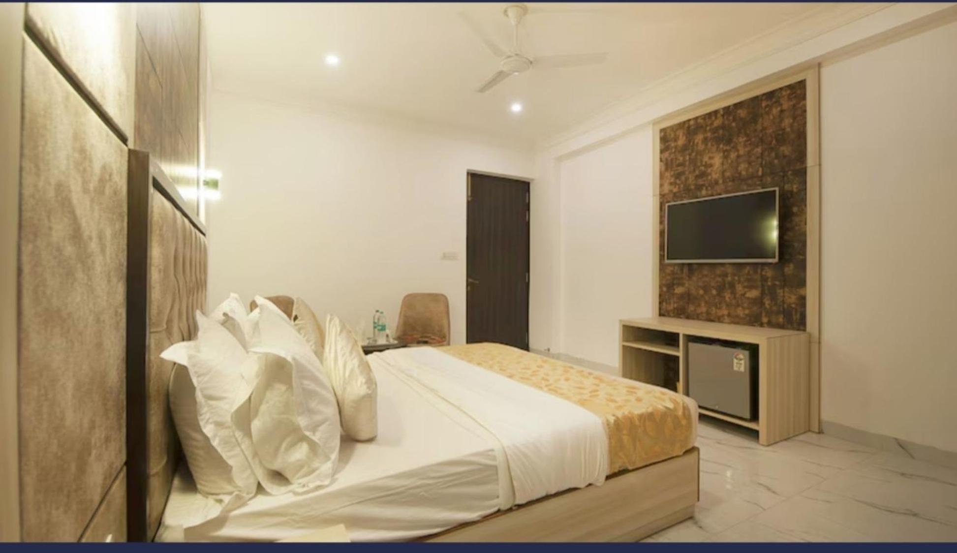 Almora - Near By Delhi International Airport - With Free Airport Pickup And Drop Hotel