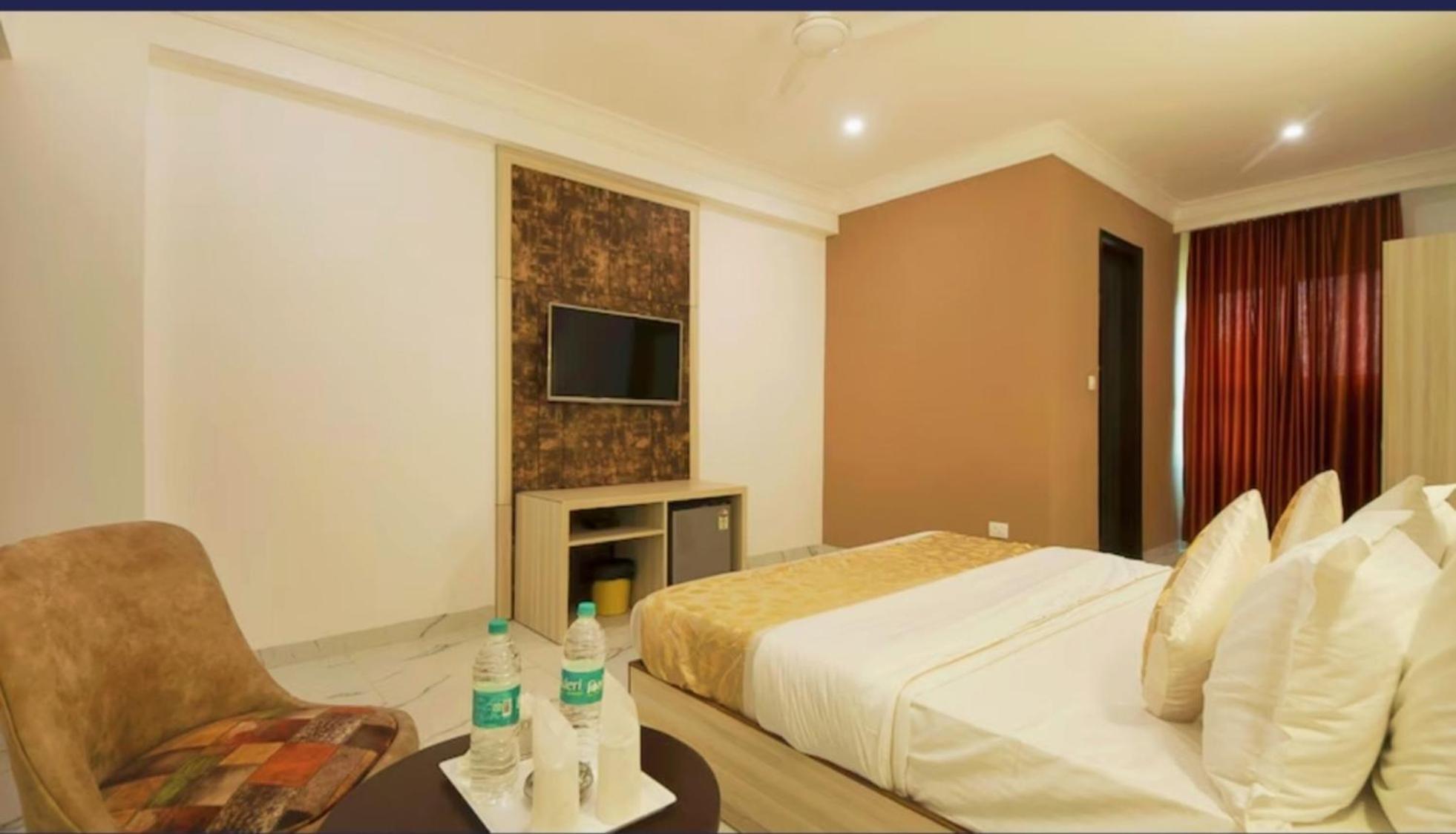 Almora - Near By Delhi International Airport - With Free Airport Pickup And Drop Hotel