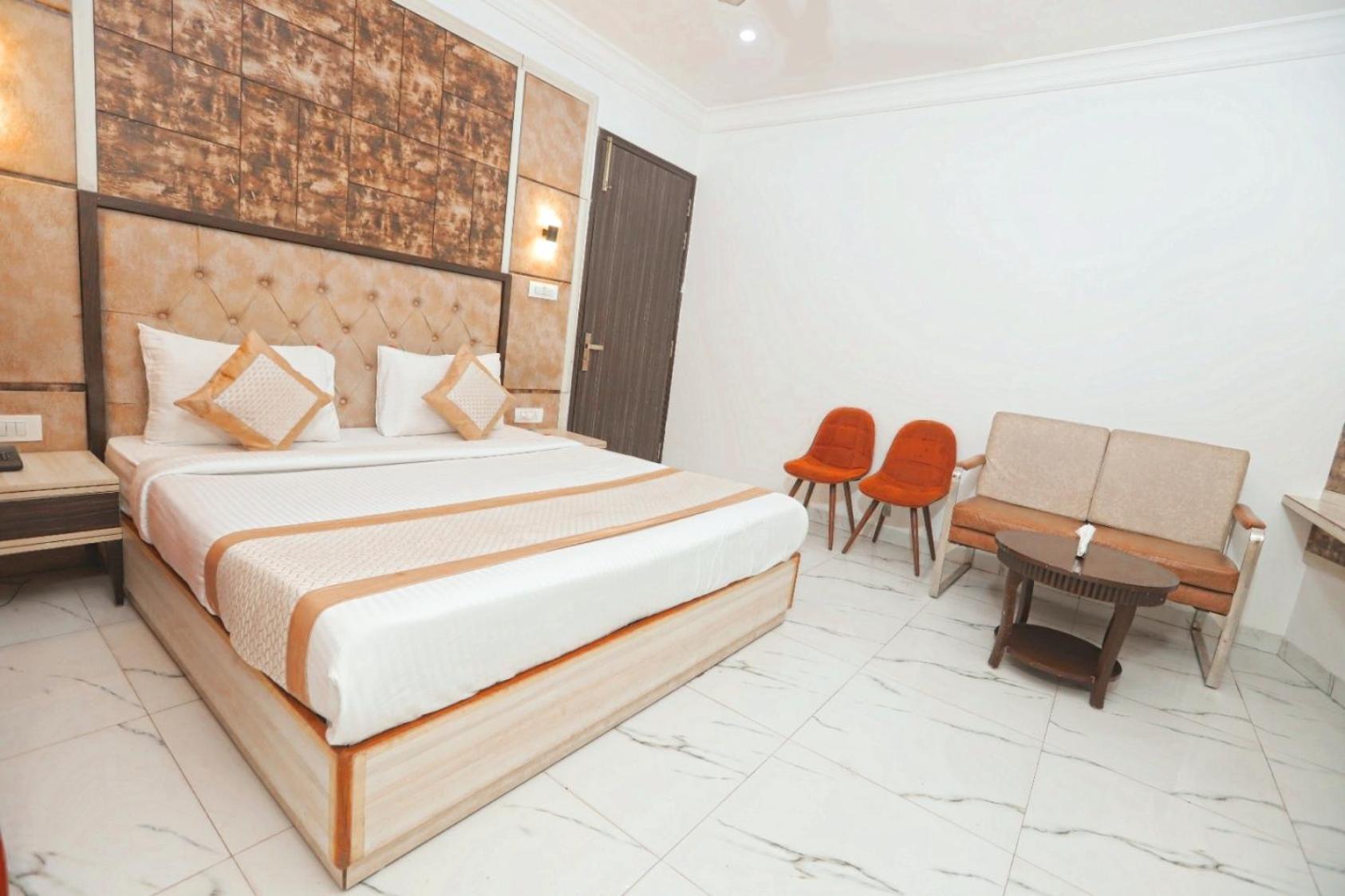 Almora - Near By Delhi International Airport - With Free Airport Pickup And Drop 3*