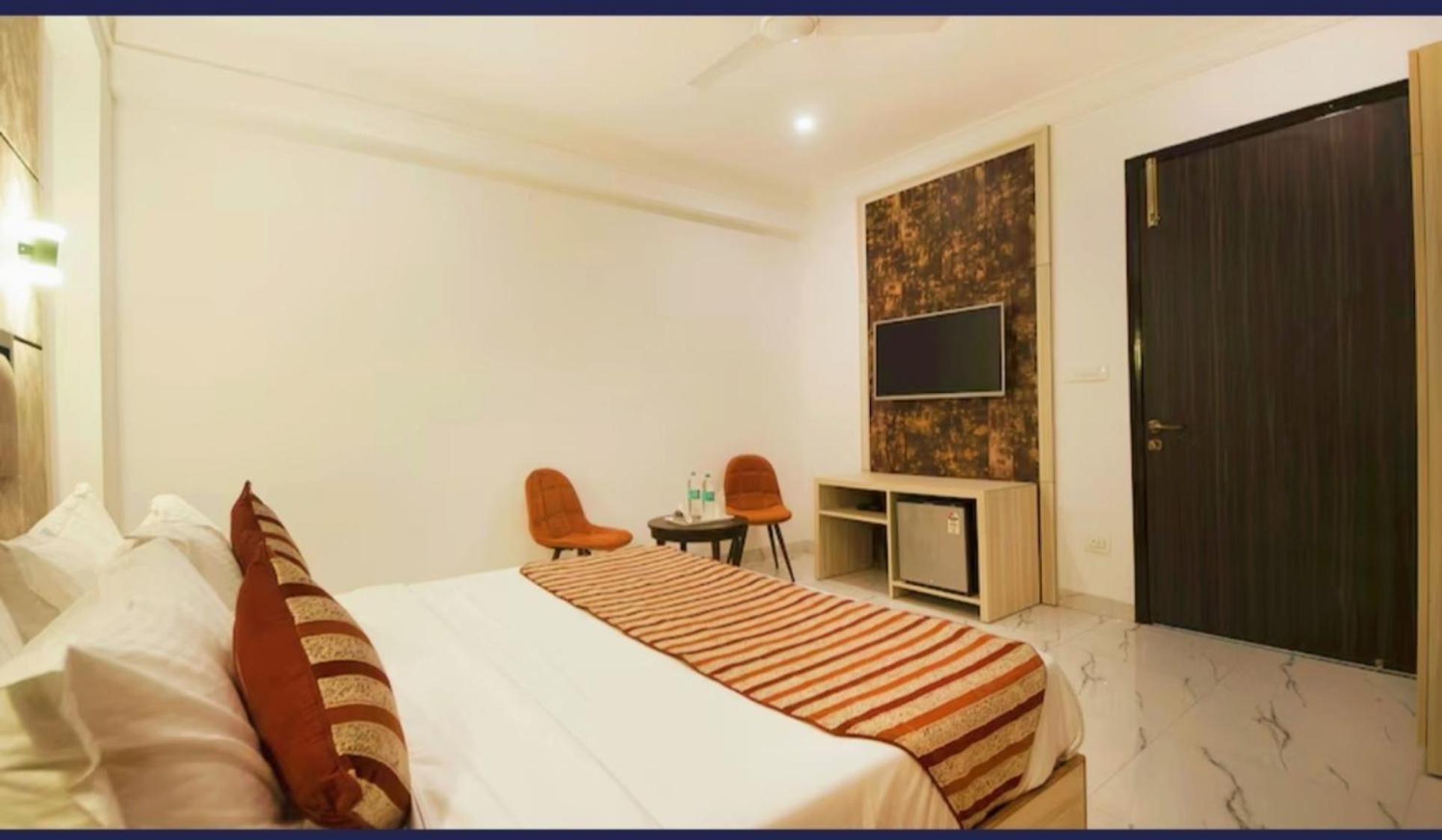 Almora - Near By Delhi International Airport - With Free Airport Pickup And Drop Hotel New Delhi