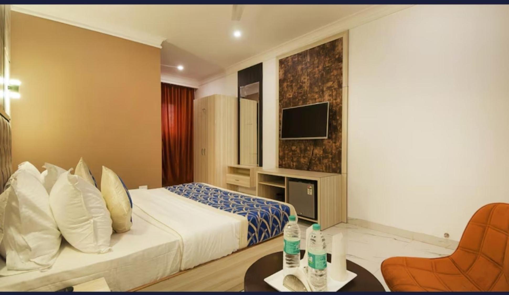 Almora - Near By Delhi International Airport - With Free Airport Pickup And Drop Hotel