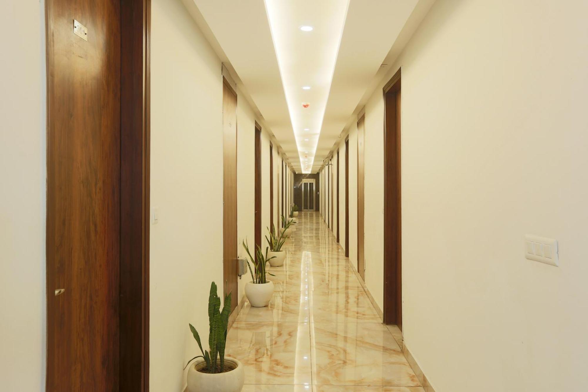 Hotel Park Tree Igi Airport By Unit Of Prithvi Palace With Free Airport Transsfer 4*