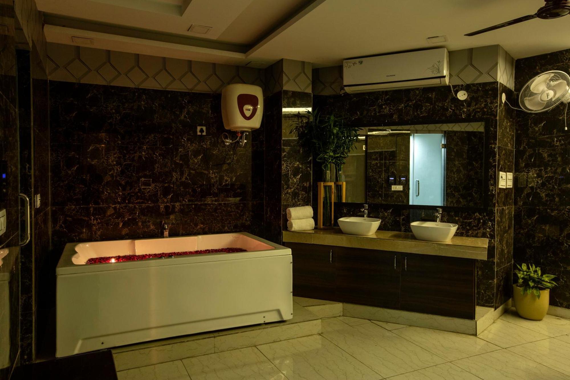 Park Tree Igi Airport By Unit Of Prithvi Palace With Free Airport Transsfer Hotel New Delhi