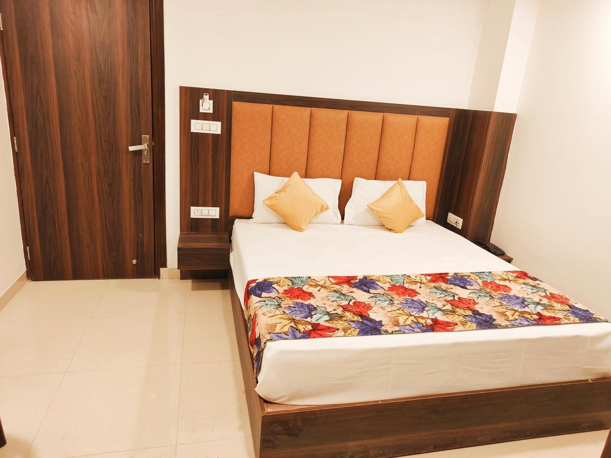 Hotel Tela Near Igi Airport Delhi 4*