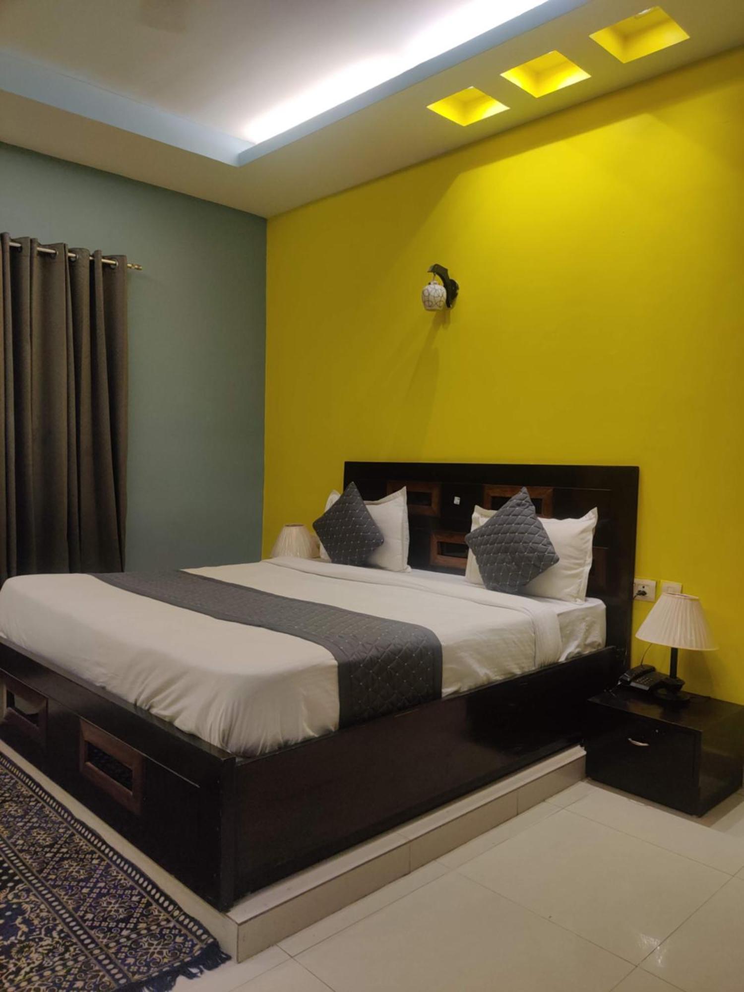 Hotel Delhi Airport Plaza Igi Airport 3*