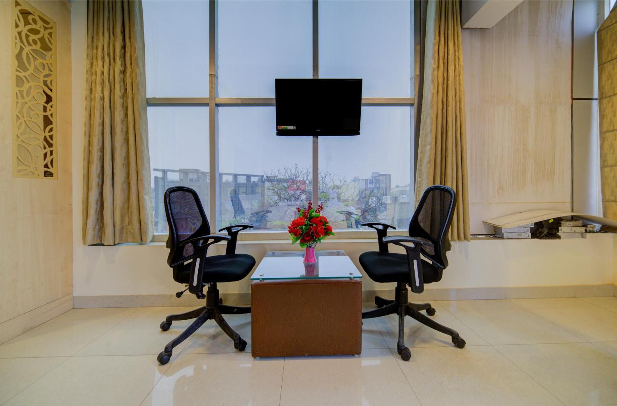 Hotel Grand By D'capitol Near Delhi Airport 4*