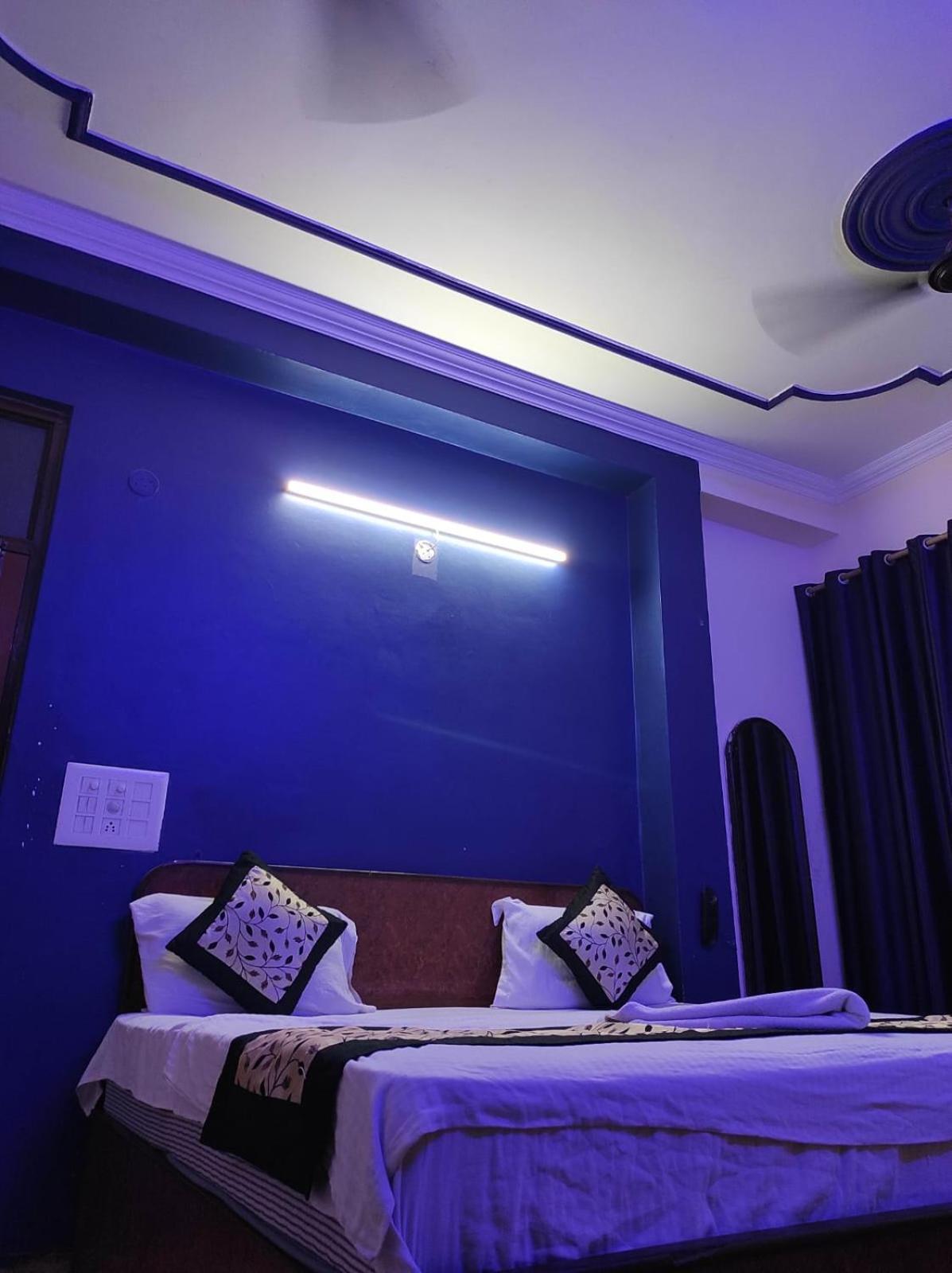 Homestay Shri Homestay