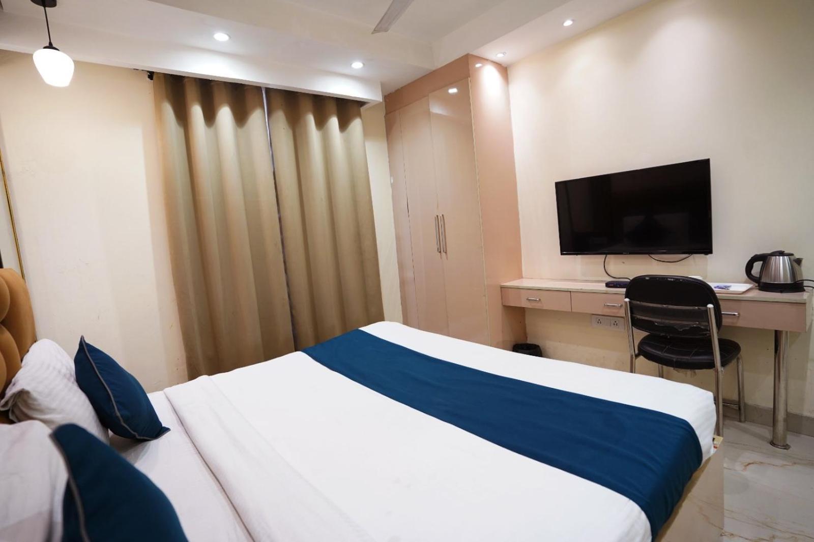 Leo Saffron - Pitampura Hotel 3*