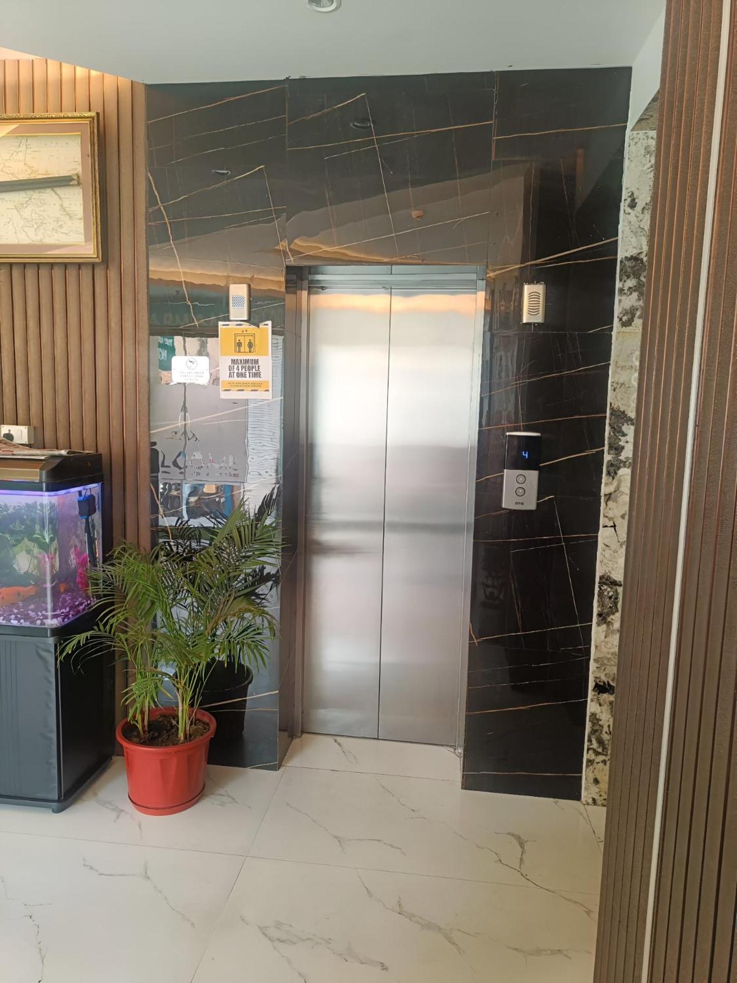 Hotel Treebo The Armani Near Igi Airport