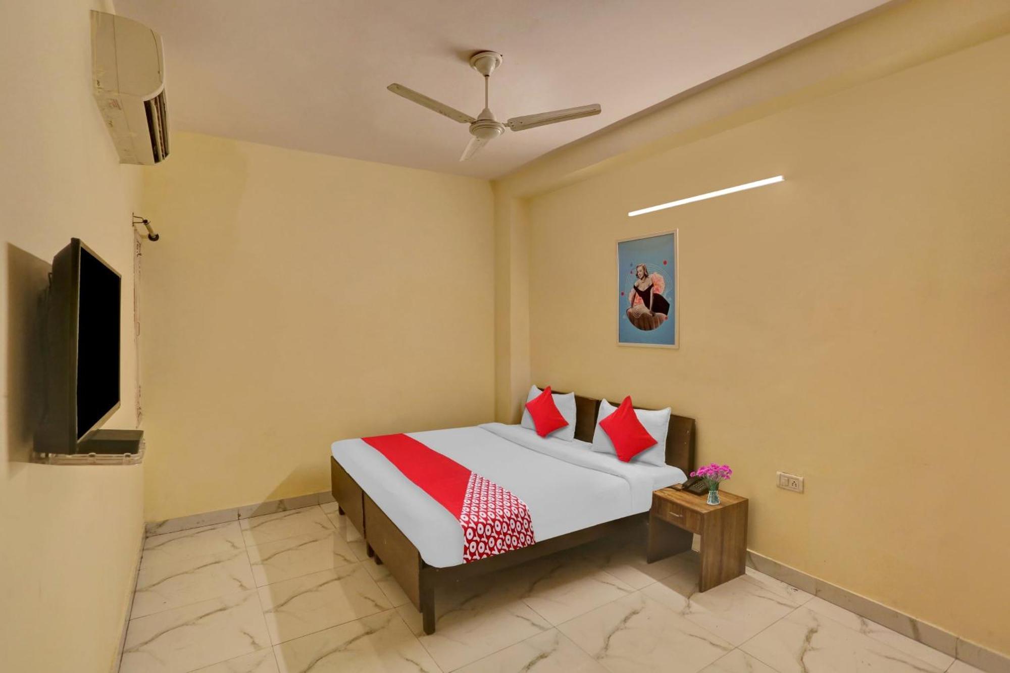 O Raas Near Near Laxmi Nagar Metro Station Hotel 4*