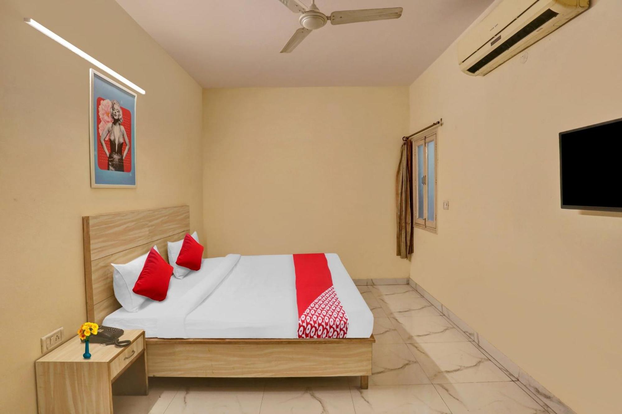 O Raas Near Near Laxmi Nagar Metro Station Hotel 4*