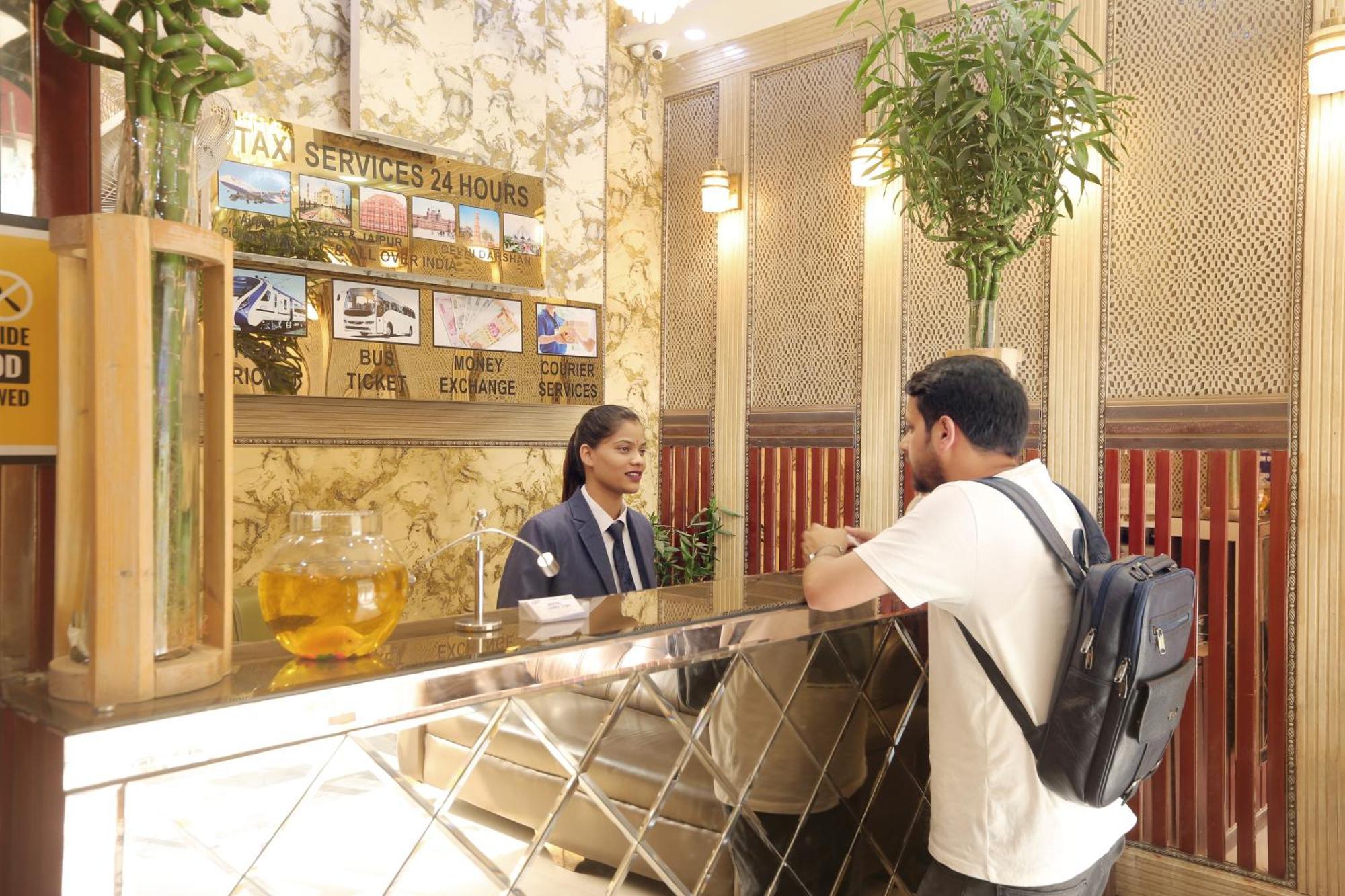 Luxury Near Delhi International Airport Nova Deli