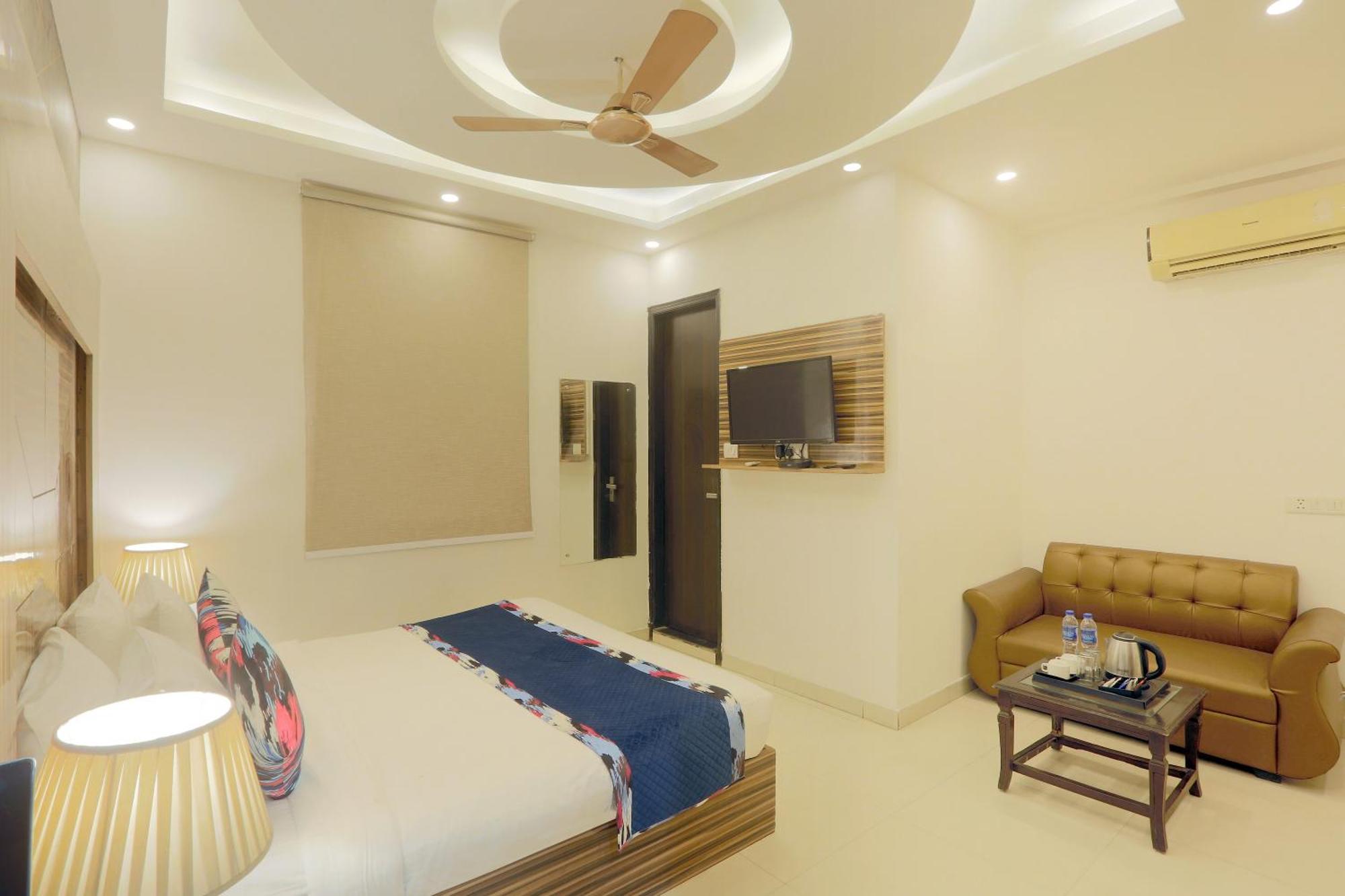 Luxury Near Delhi International Airport 4*