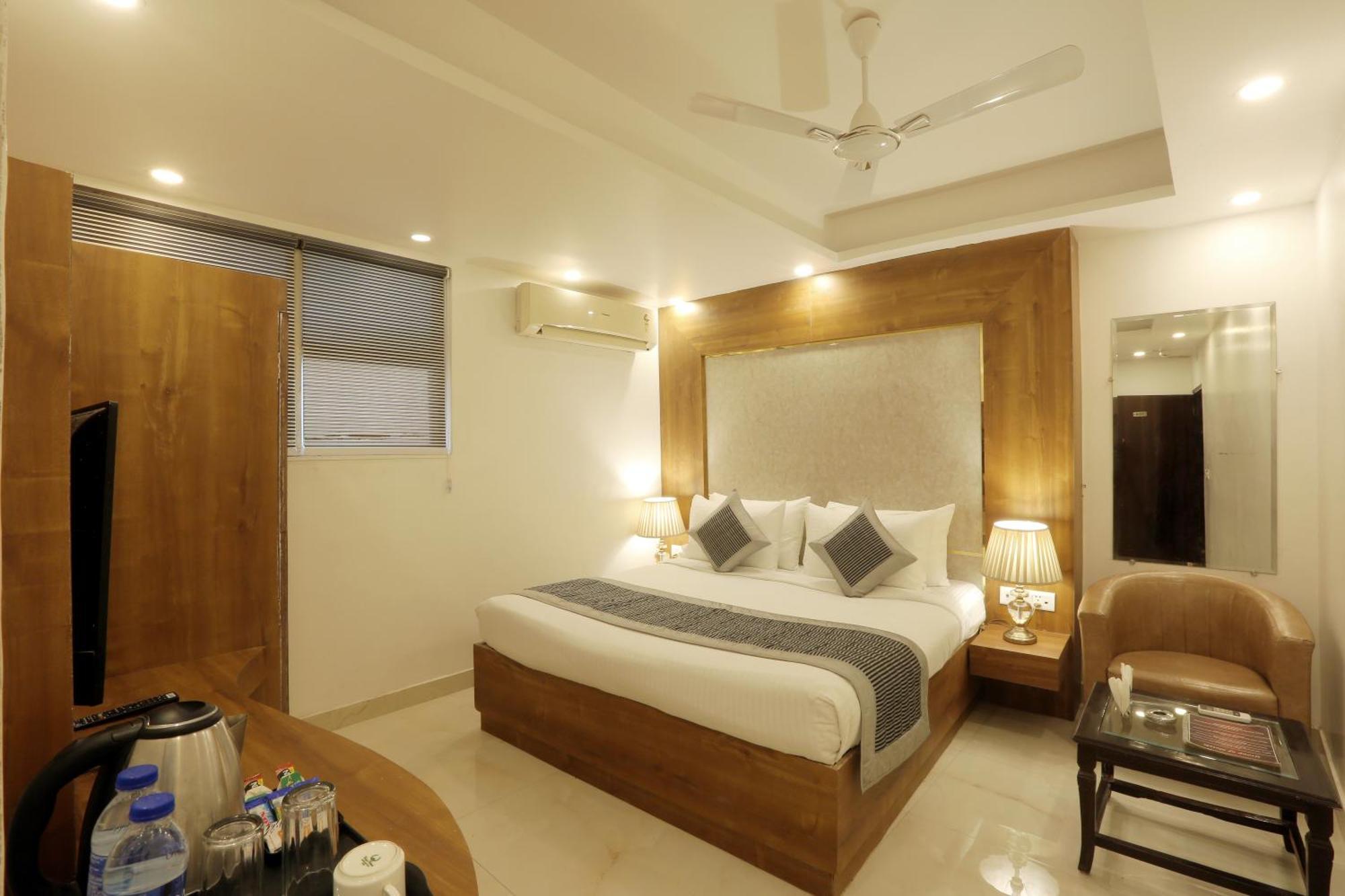 Hotel Luxury Near Delhi International Airport 4*