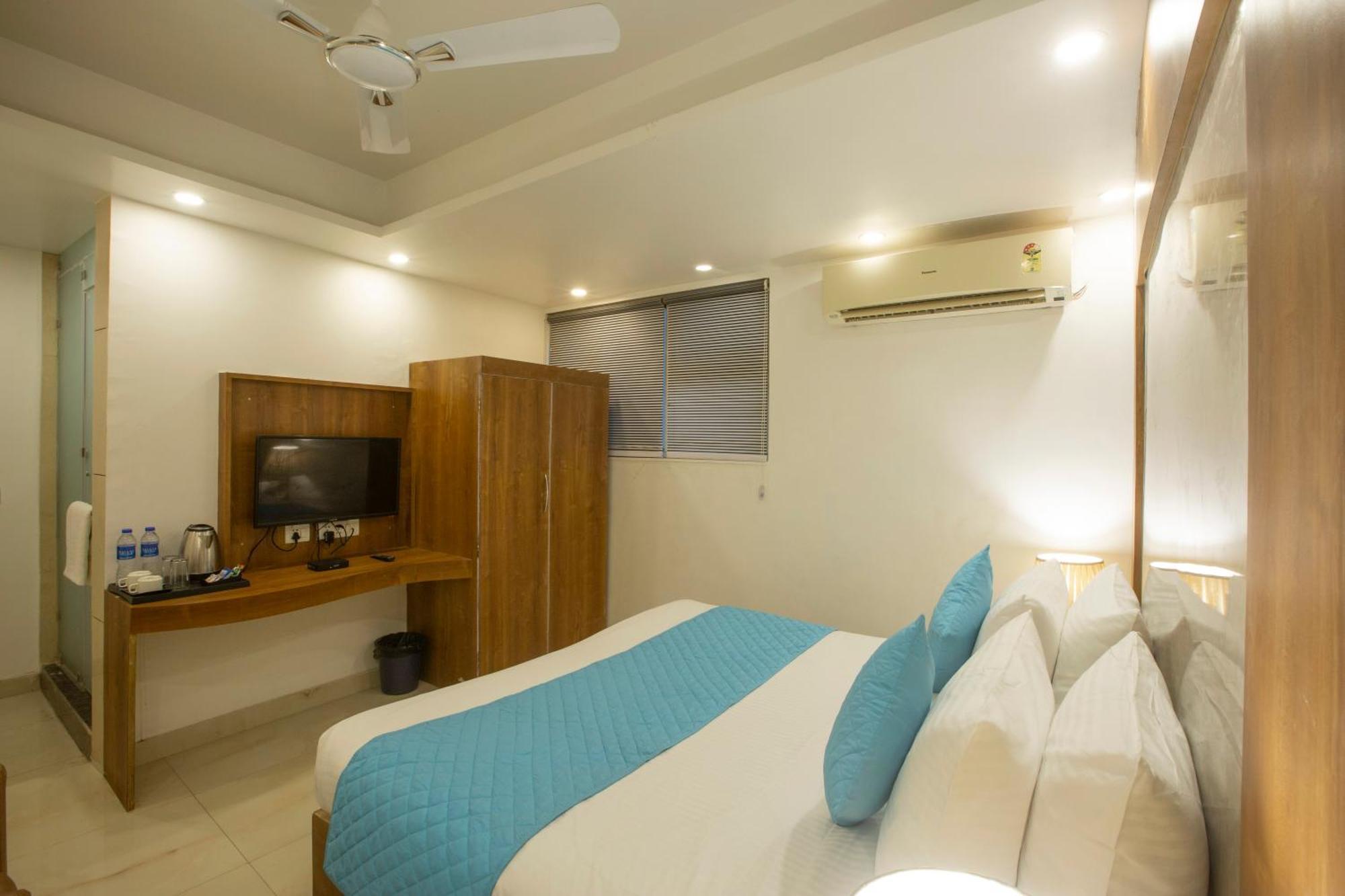 Luxury Near Delhi International Airport Hotel 4*