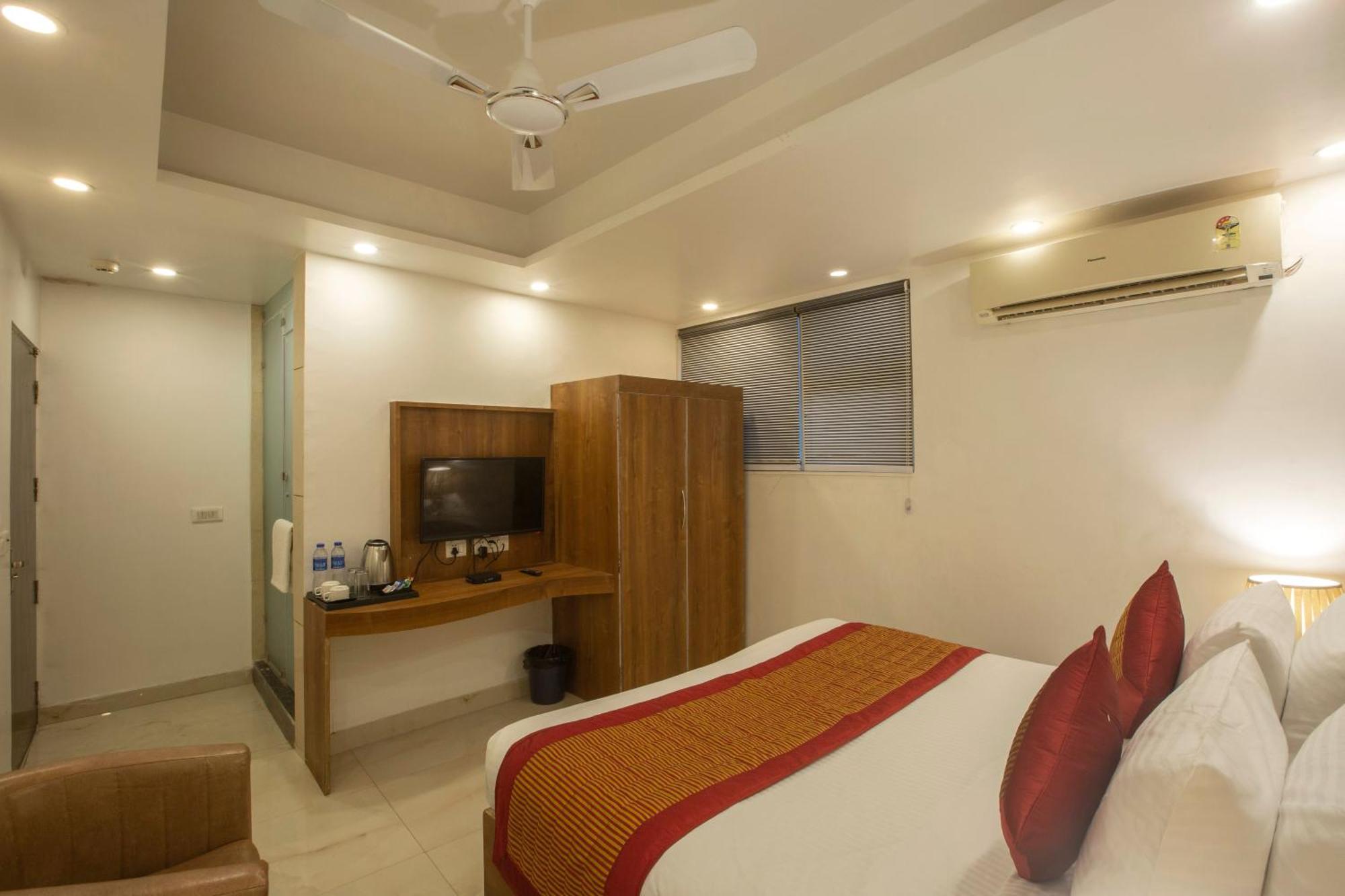 Luxury Near Delhi International Airport Hotel 4*