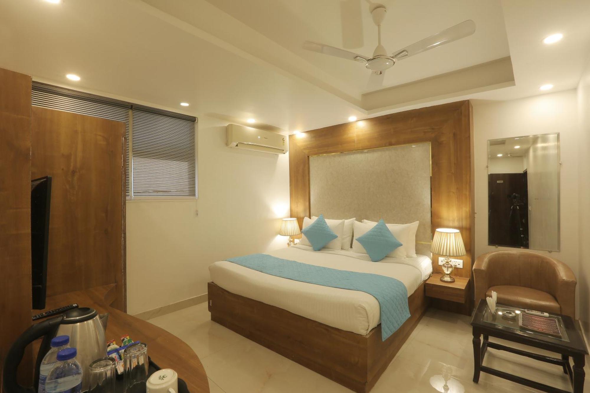 Luxury Near Delhi International Airport 4*