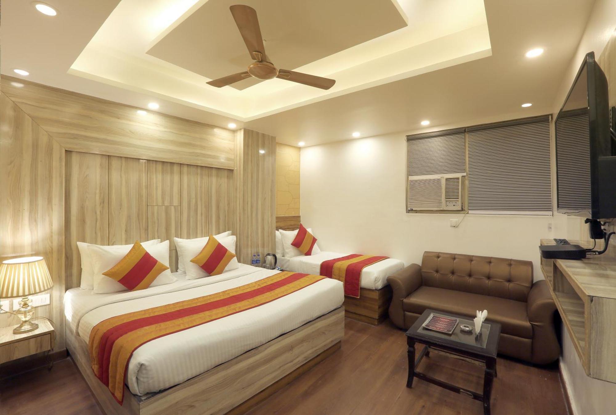 Luxury Near Delhi International Airport Nova Deli