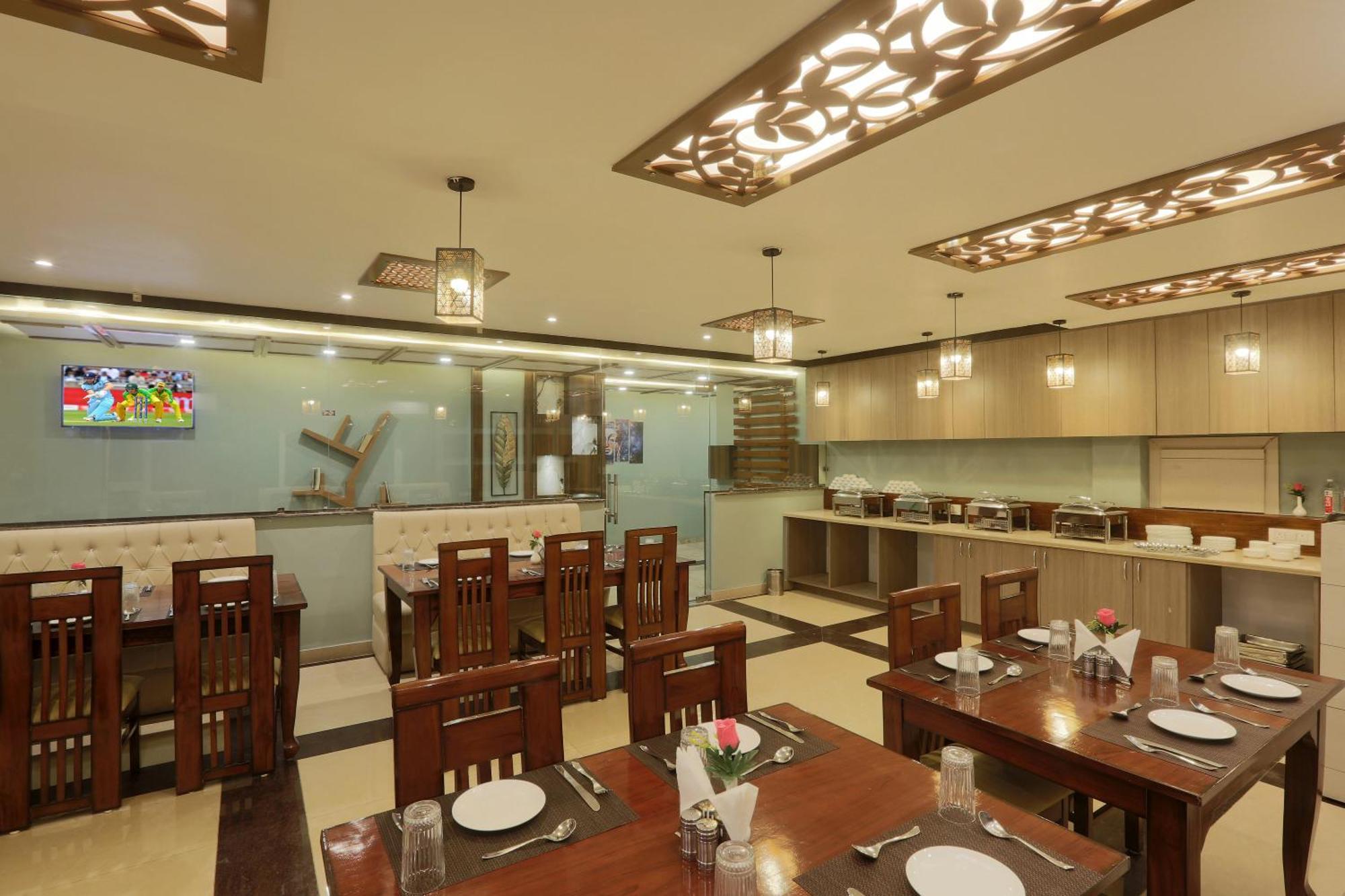 Luxury Near Delhi International Airport Nova Deli