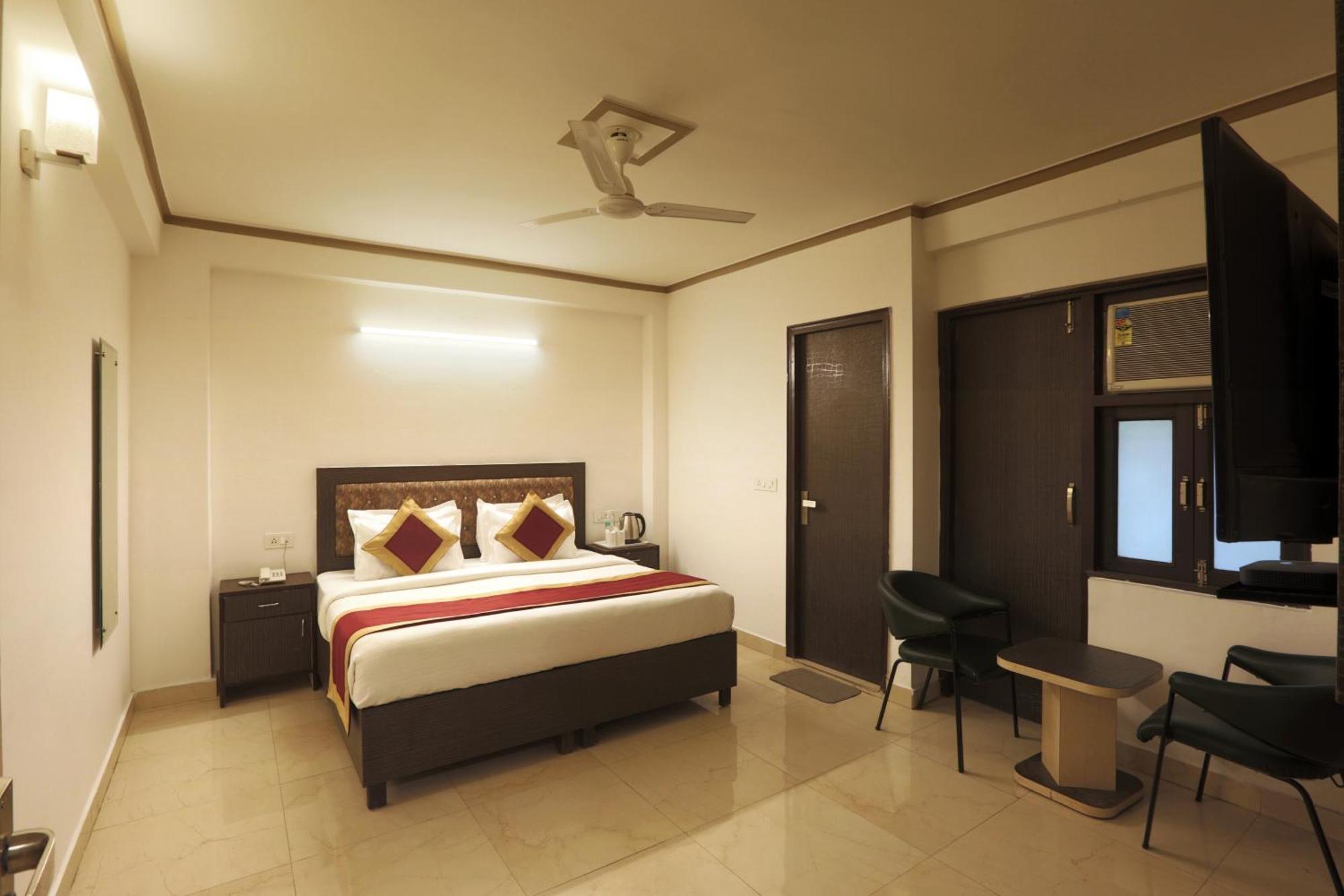 Hotel The Ocean Near Igi Airport